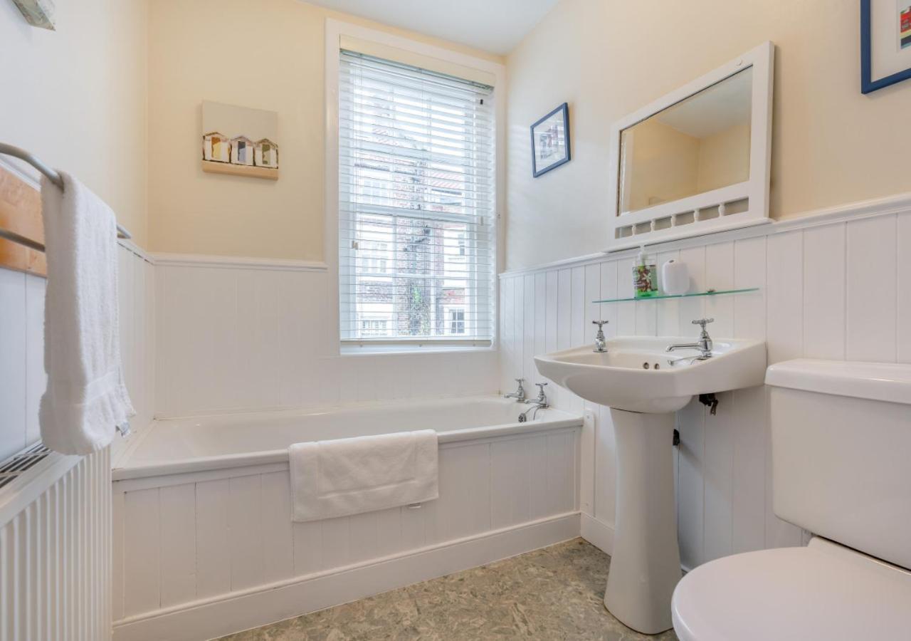 2 Bed in Whitby oc-w010