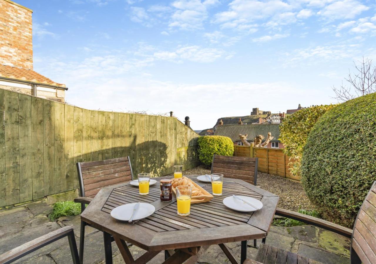 2 Bed in Whitby oc-w010