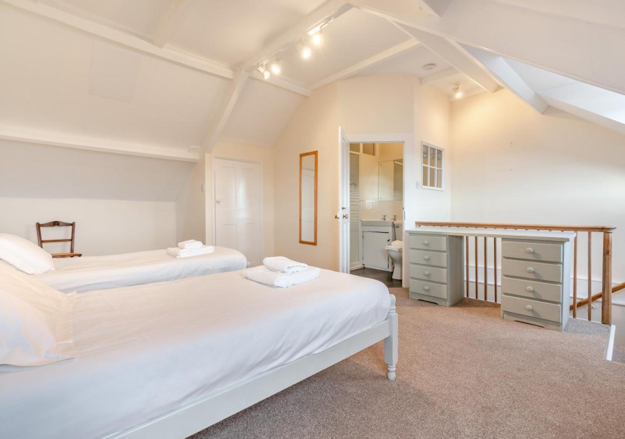 2 Bed in Whitby oc-w010