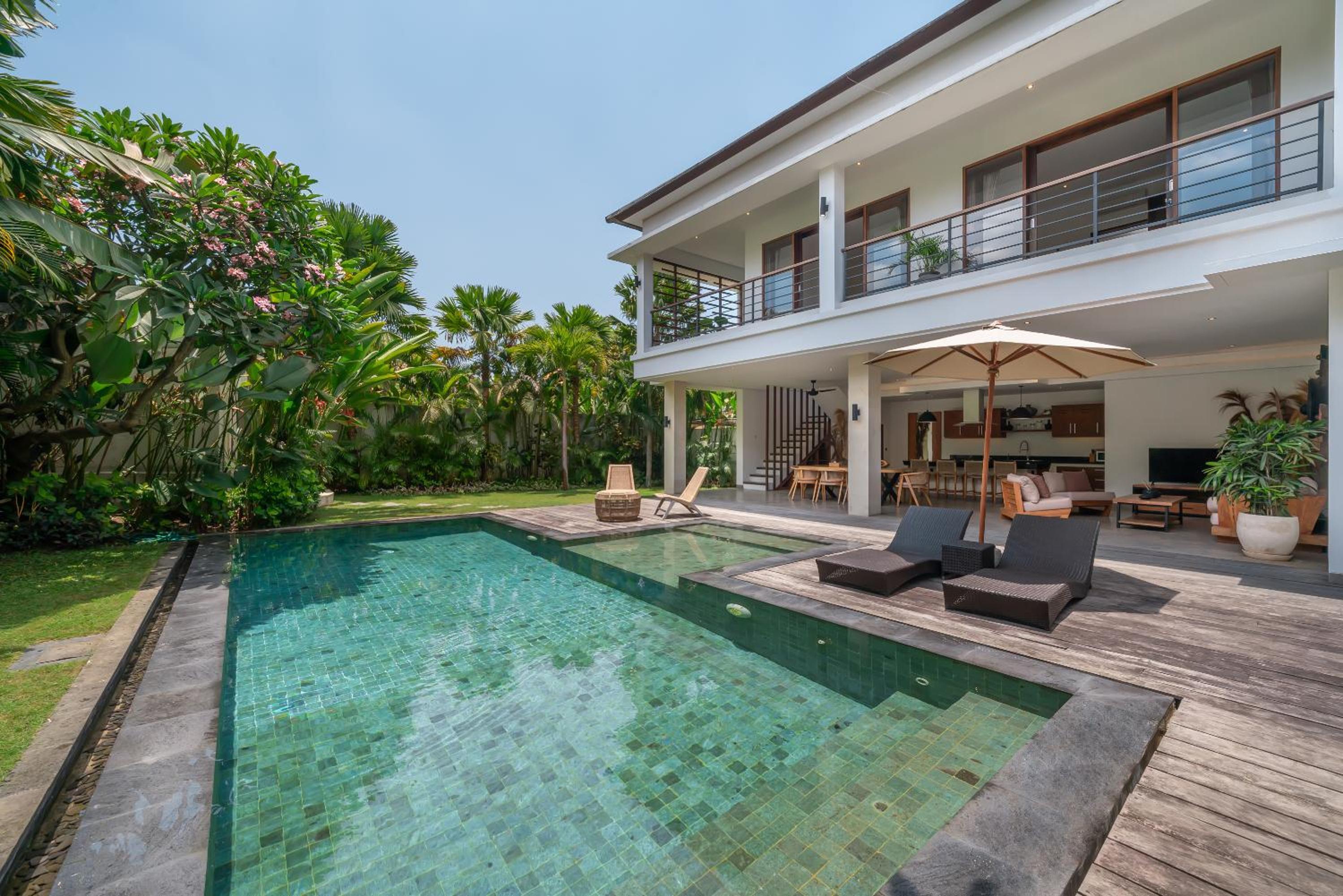 Villa Lisy - Spacious 4BR Villa with Large Swimming Pool view 4
