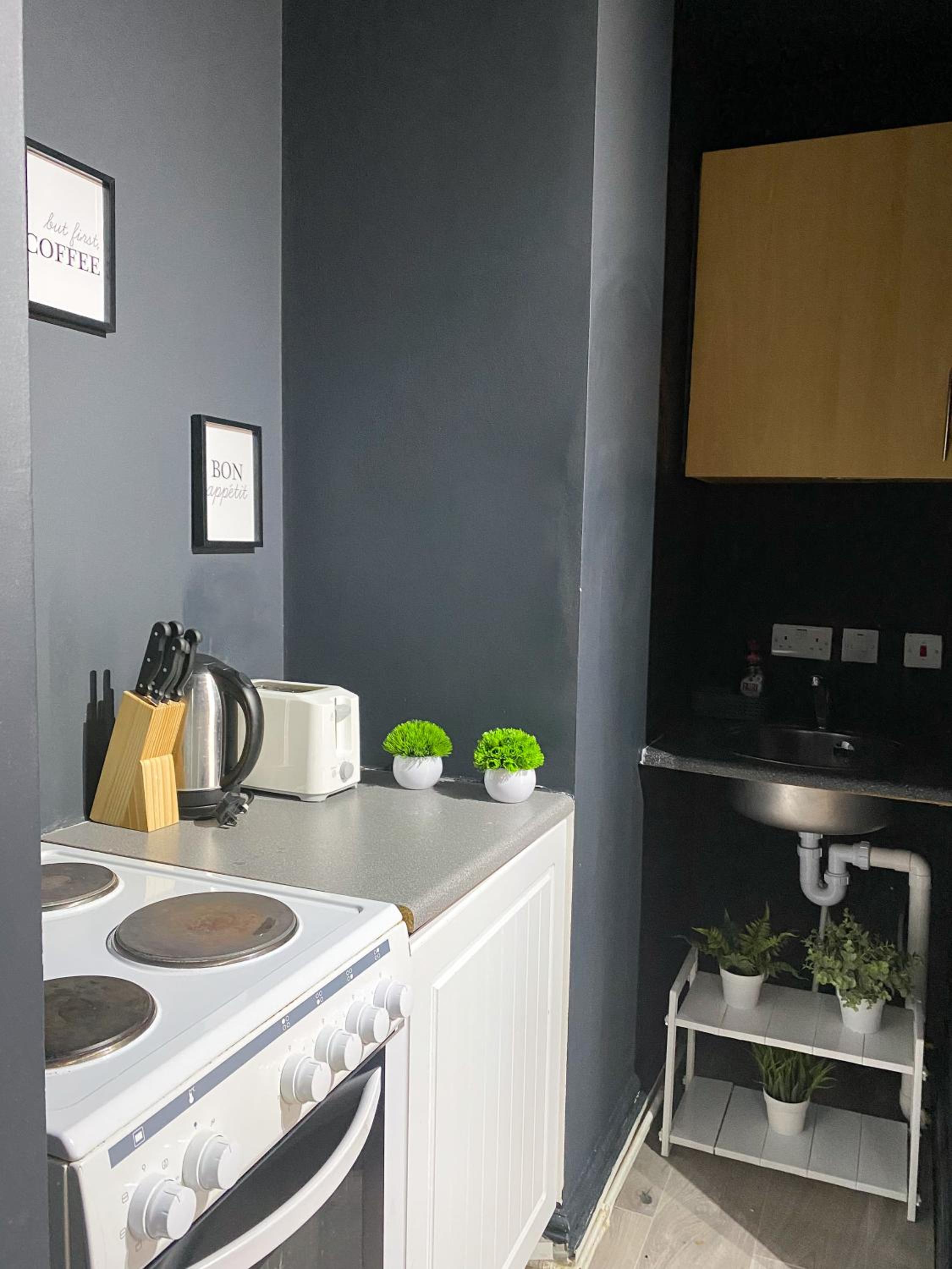 Cozy Flat Holland Road Close to Westfield view 5