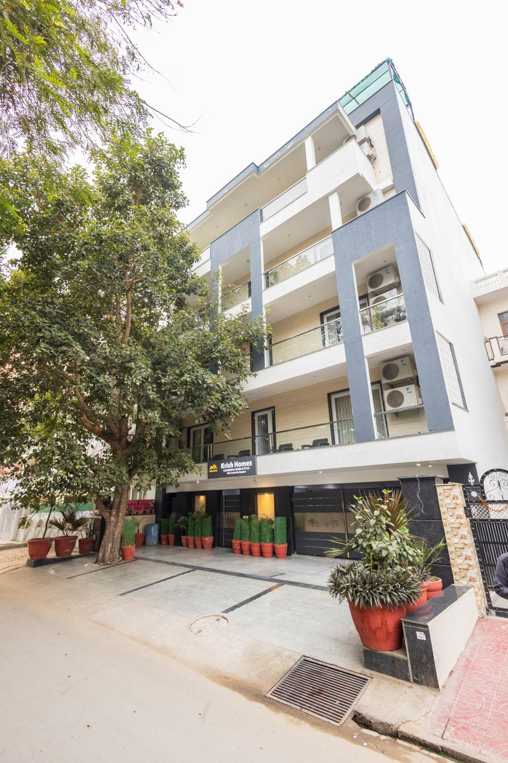 Hotel Krish - Near Medanta and Fortis Hospital Gurugram