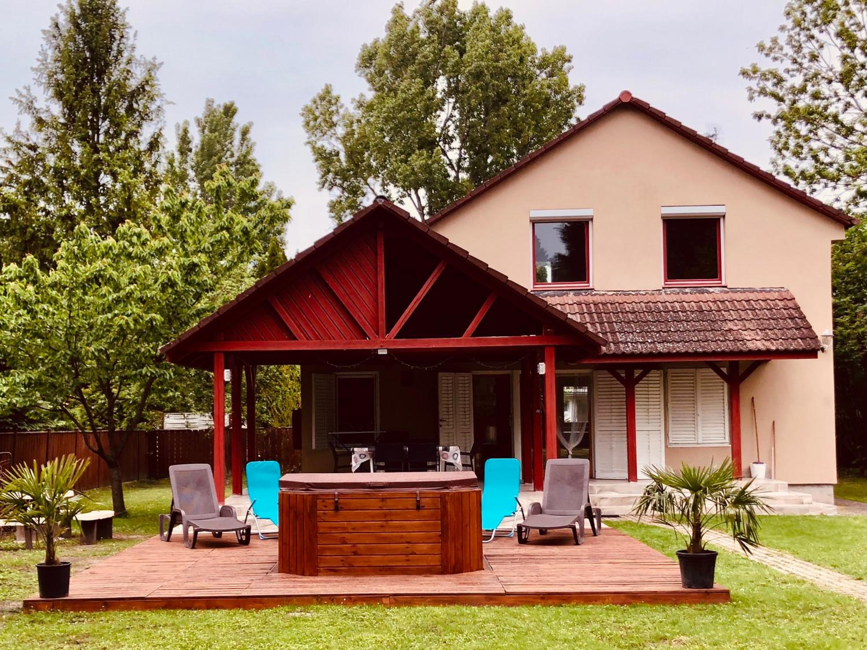Tieffapartmanház Balatonszárszó