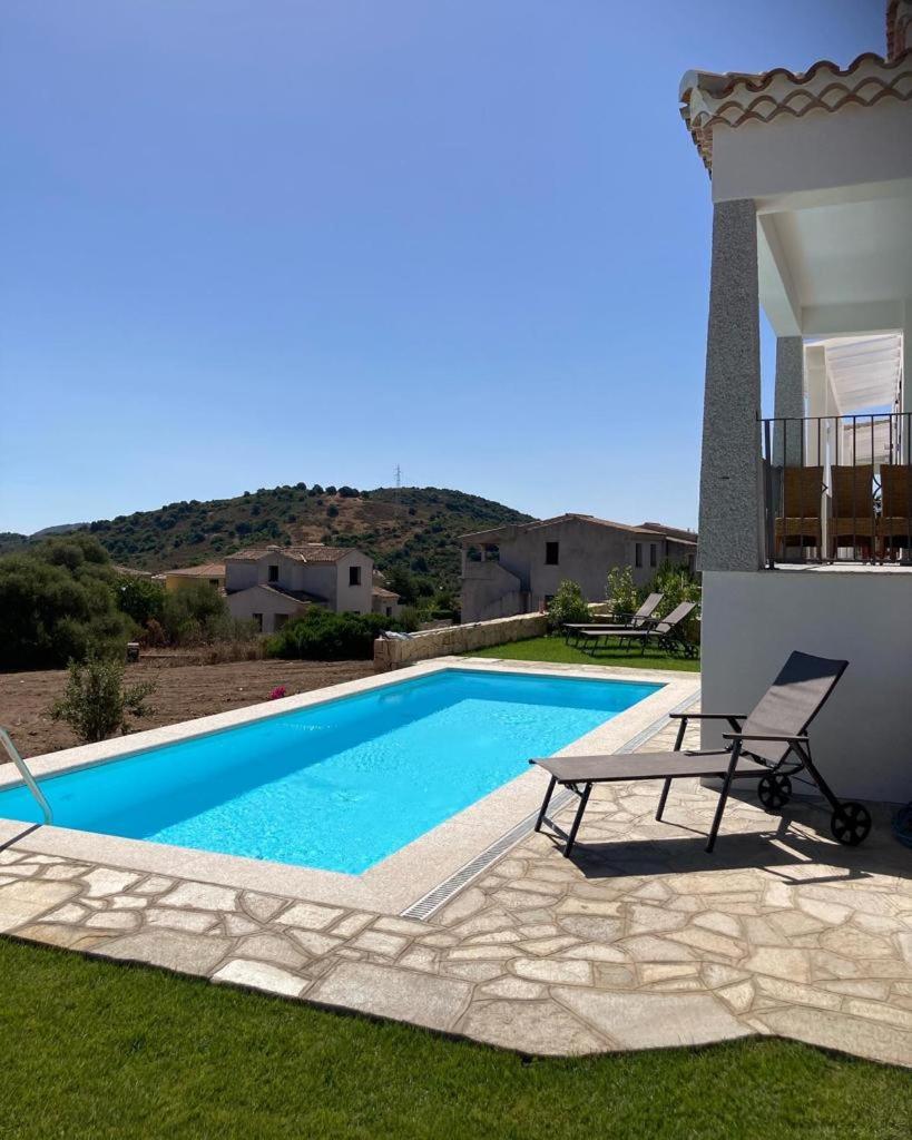 Villa con piscina Vista mare 12 posti letto by budoni affitti view 3