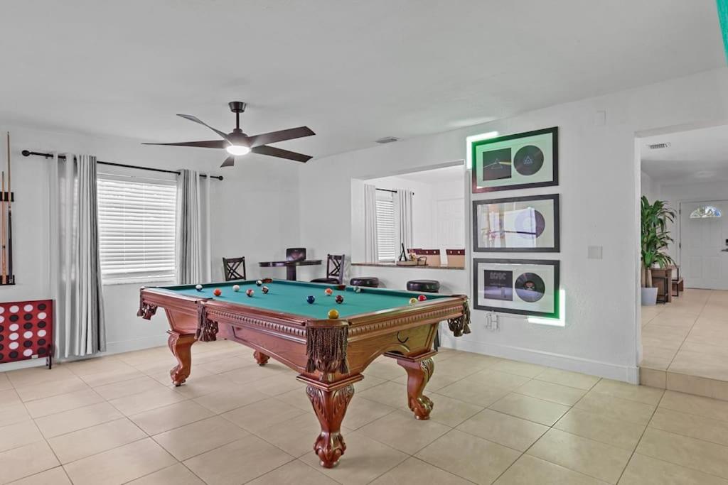 private home near to airport view 4