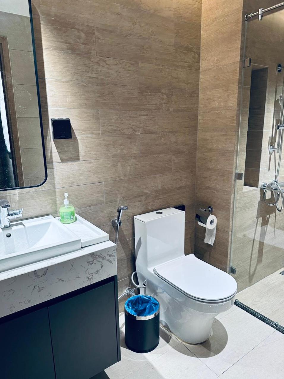Cho thuê căn hộ cao cấp Diamond skyvila cao cấp 3pn2wc 1 gara oto