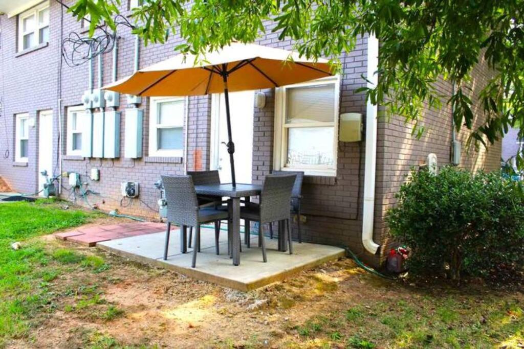Condo 5 min Uptown I Fast Wi-Fi & Private Patio