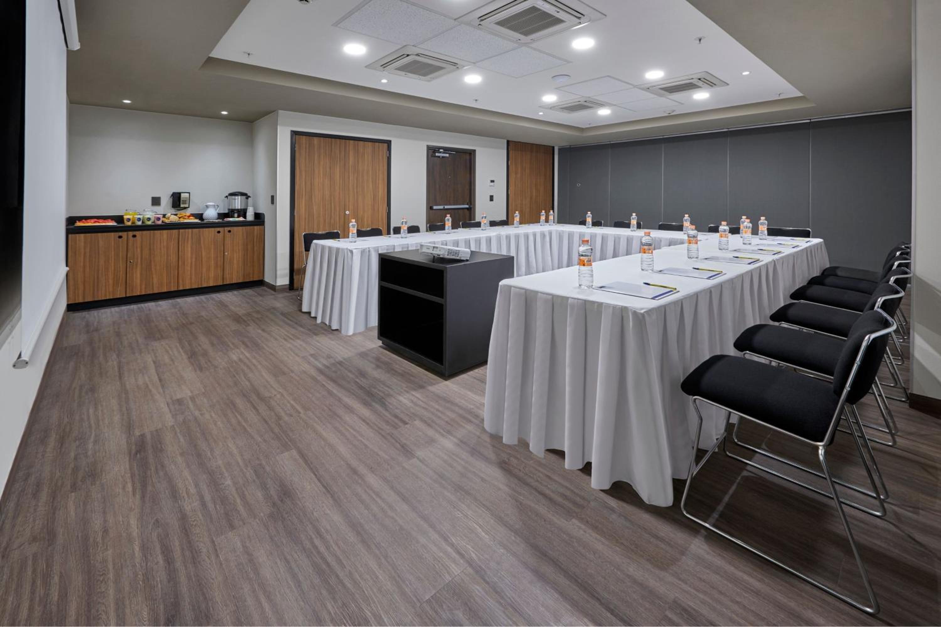 Ensenada Vacations - City Express by Marriott Ensenada - Property Image 53