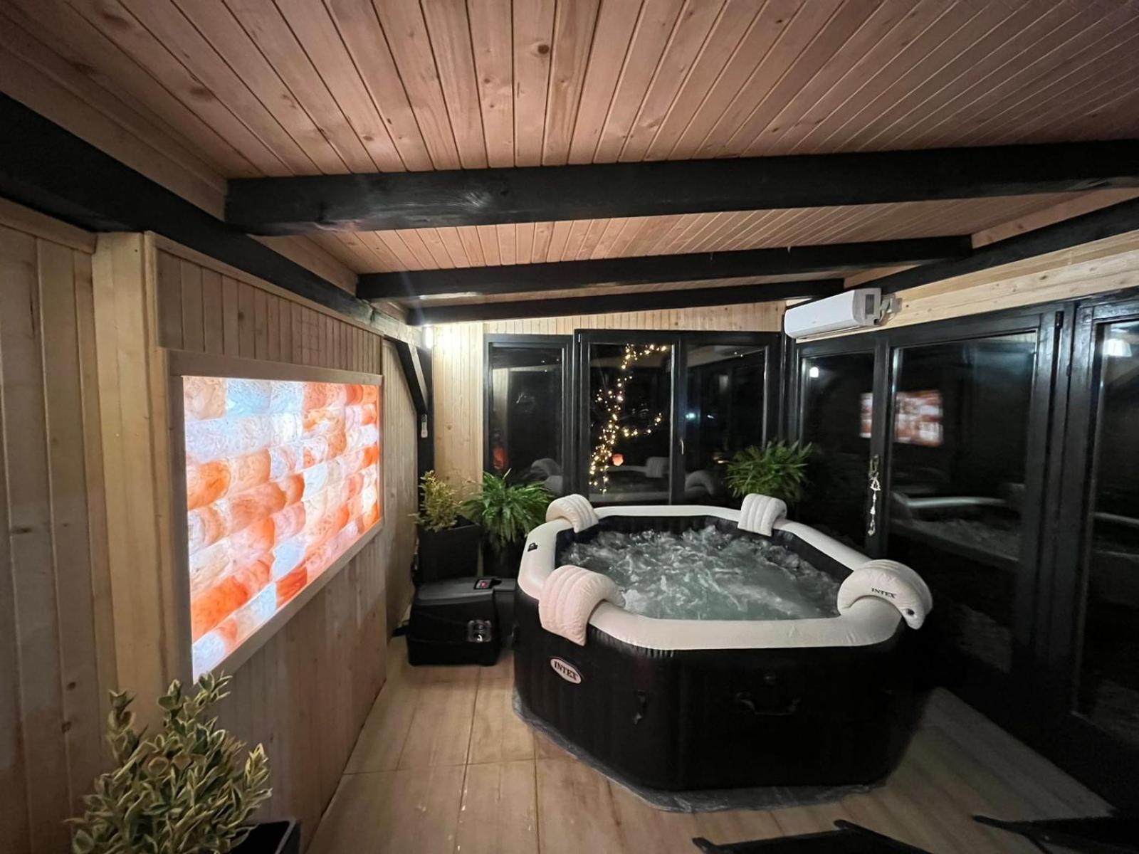 Residence Wood Pool & SPA