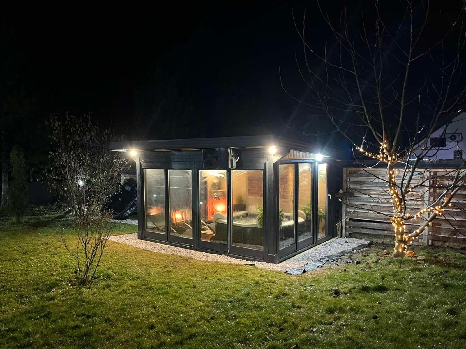 Residence Wood Pool & SPA