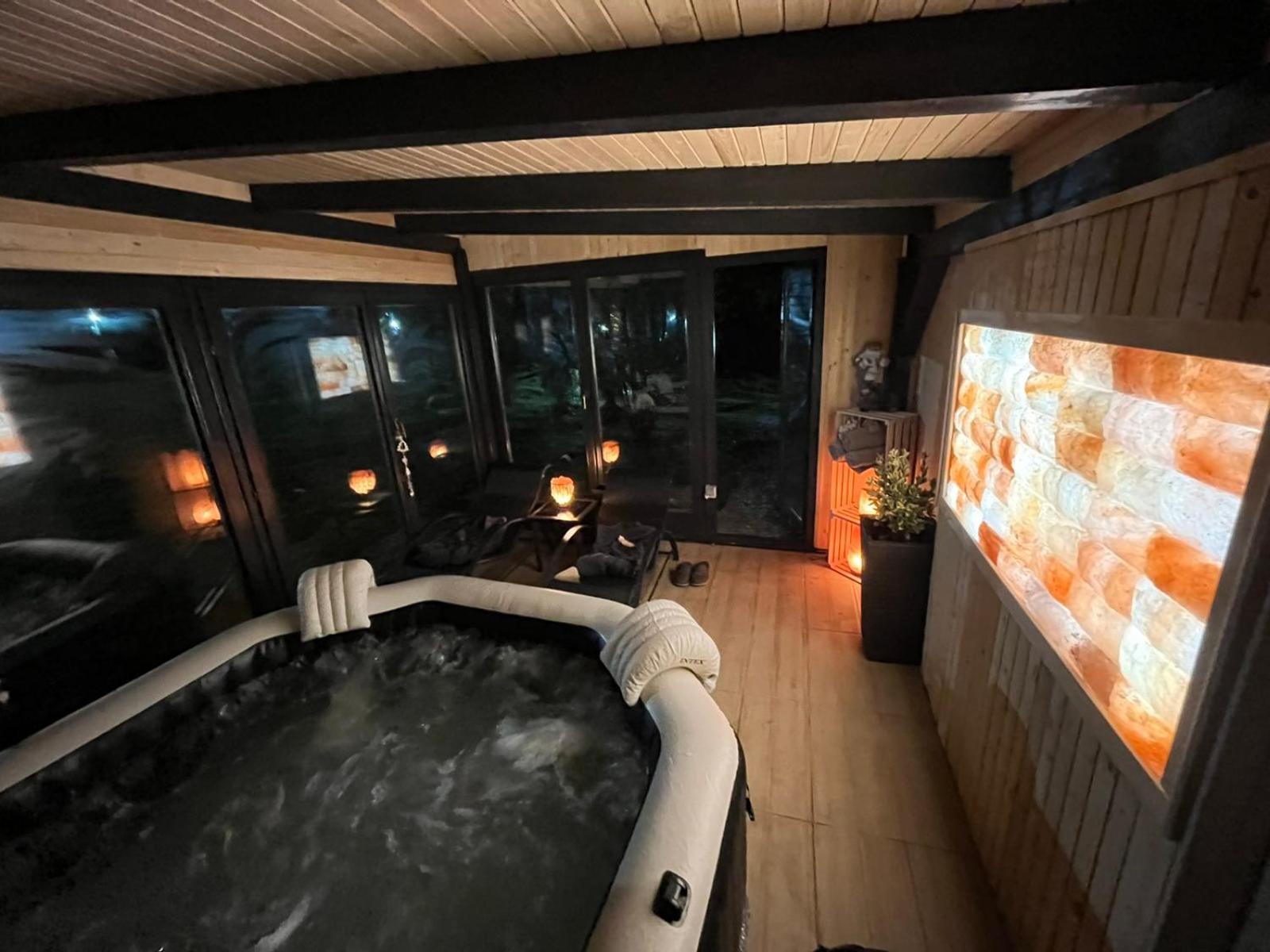 Residence Wood Pool & SPA