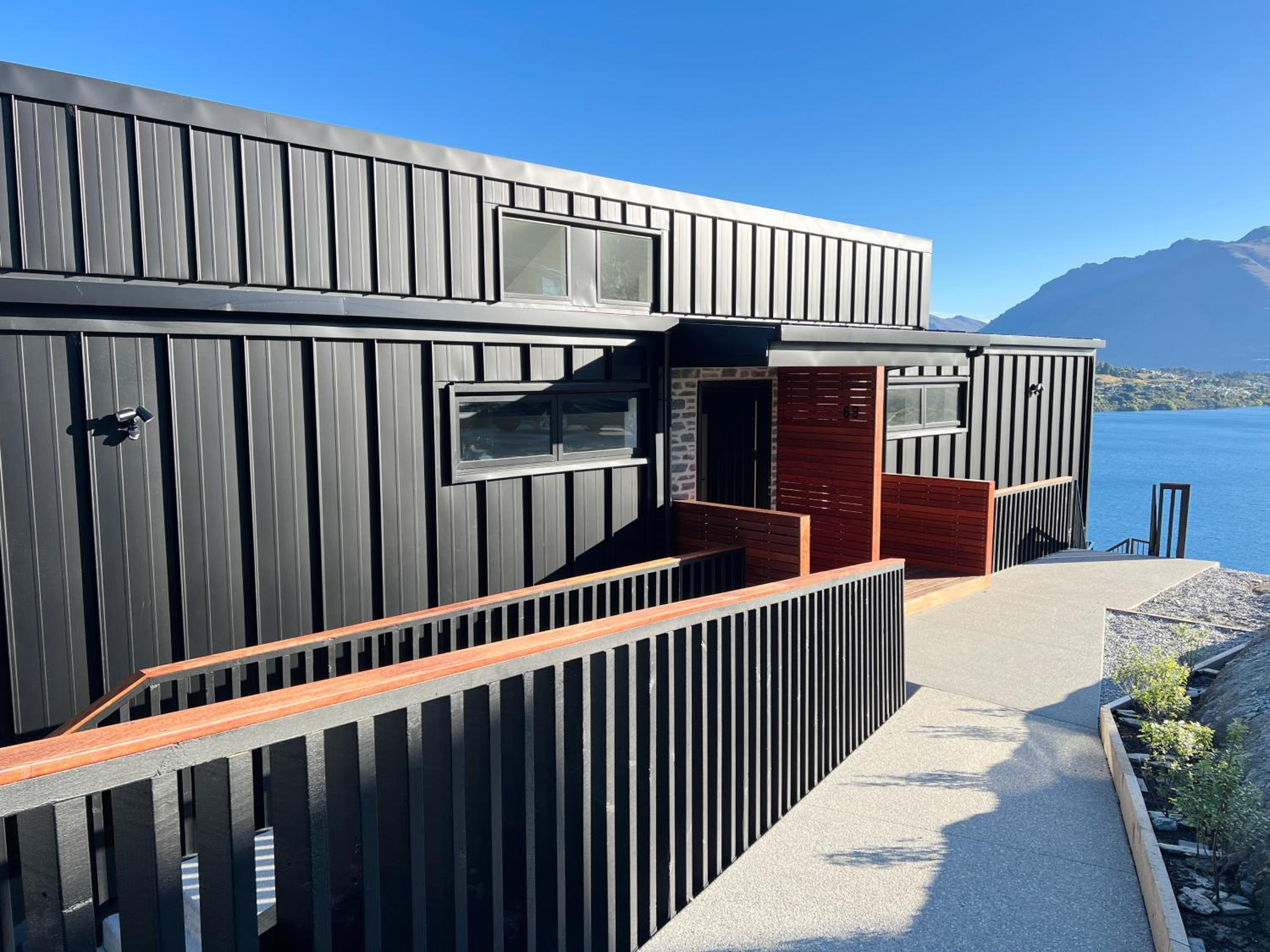 Stunning Lakeview Holiday House Queenstown