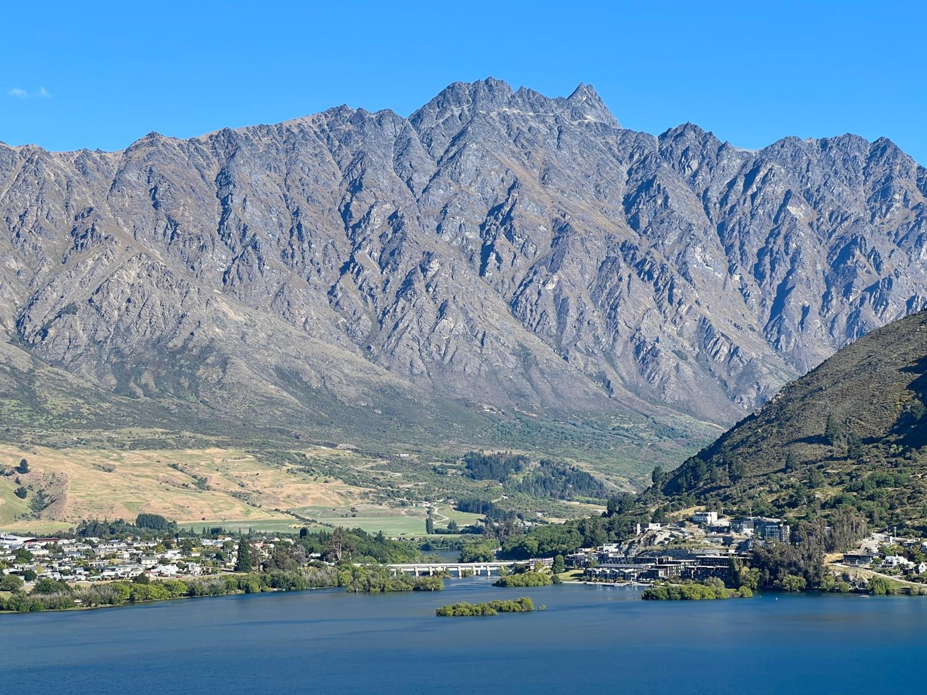 Stunning Lakeview Holiday House Queenstown
