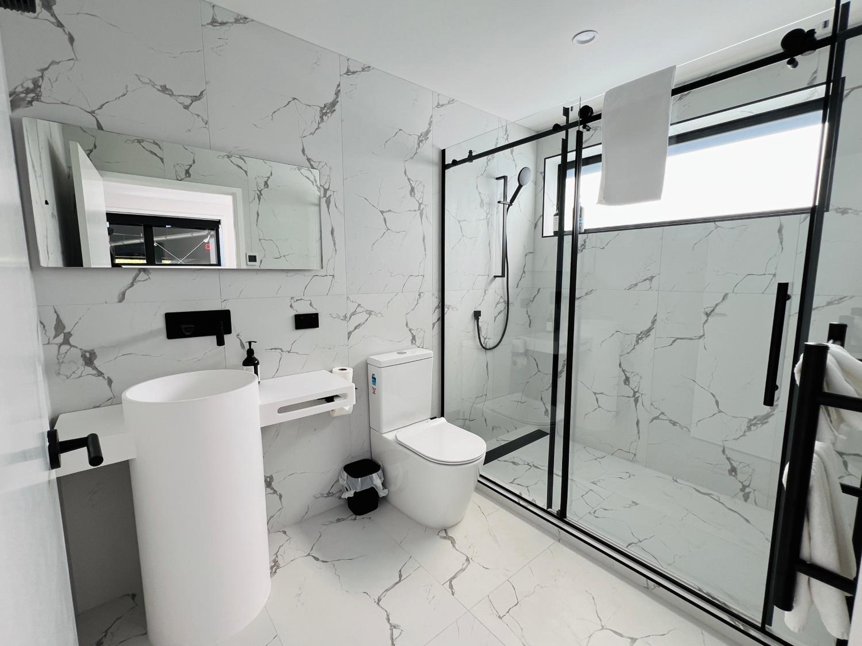 Stunning Lakeview Holiday House Queenstown