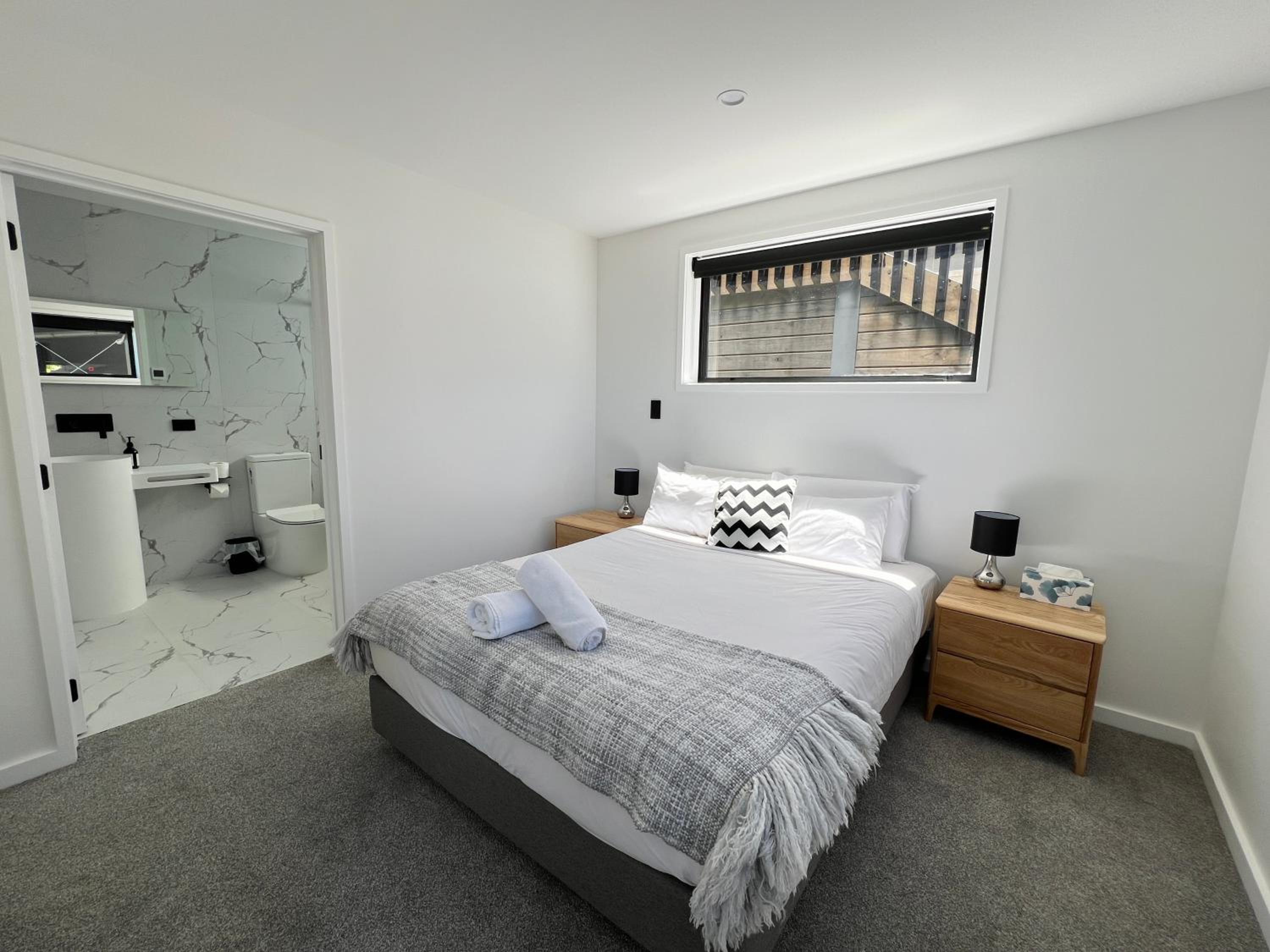 Stunning Lakeview Holiday House Queenstown