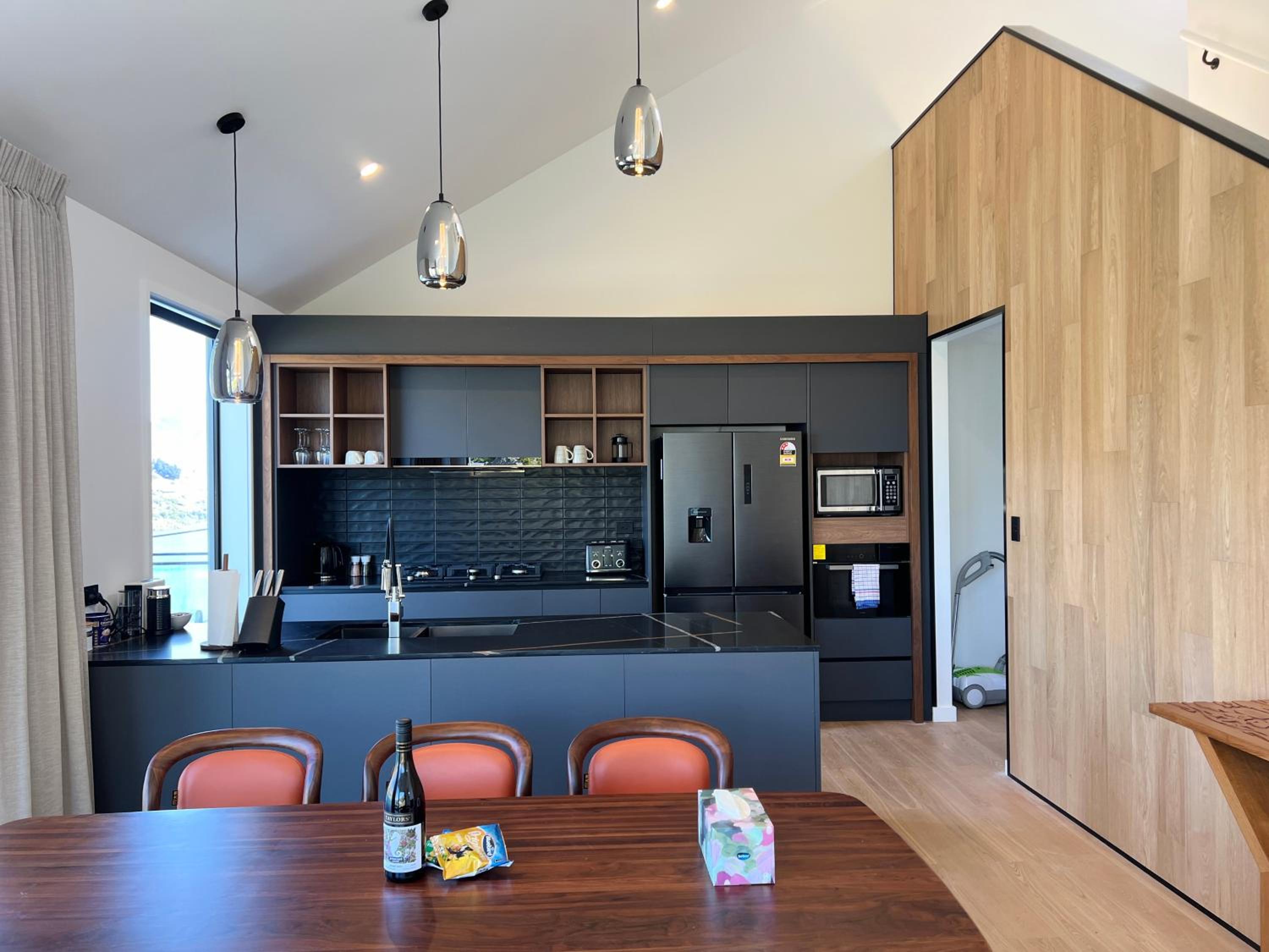 Stunning Lakeview Holiday House Queenstown