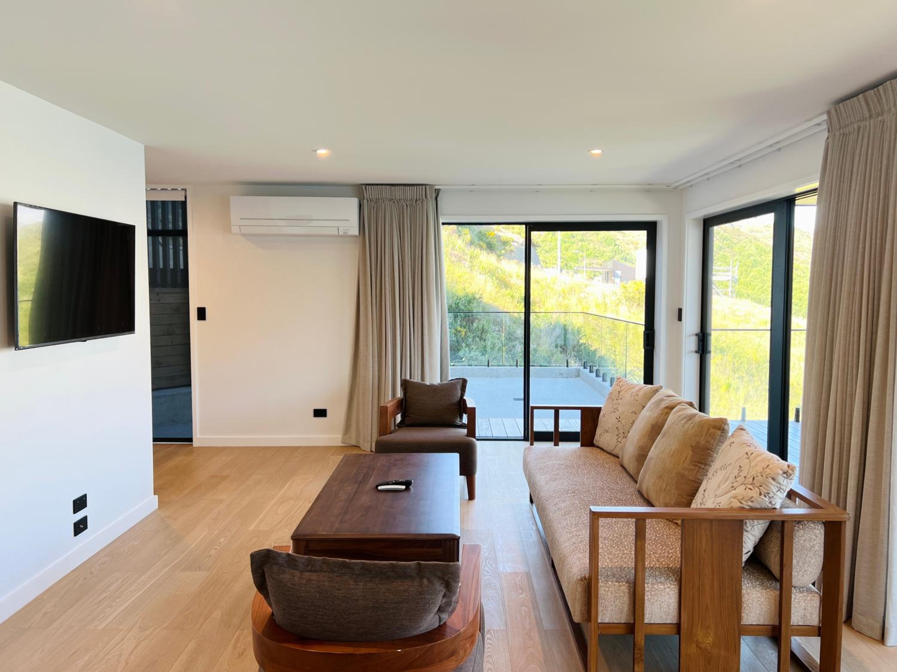 Stunning Lakeview Holiday House Queenstown