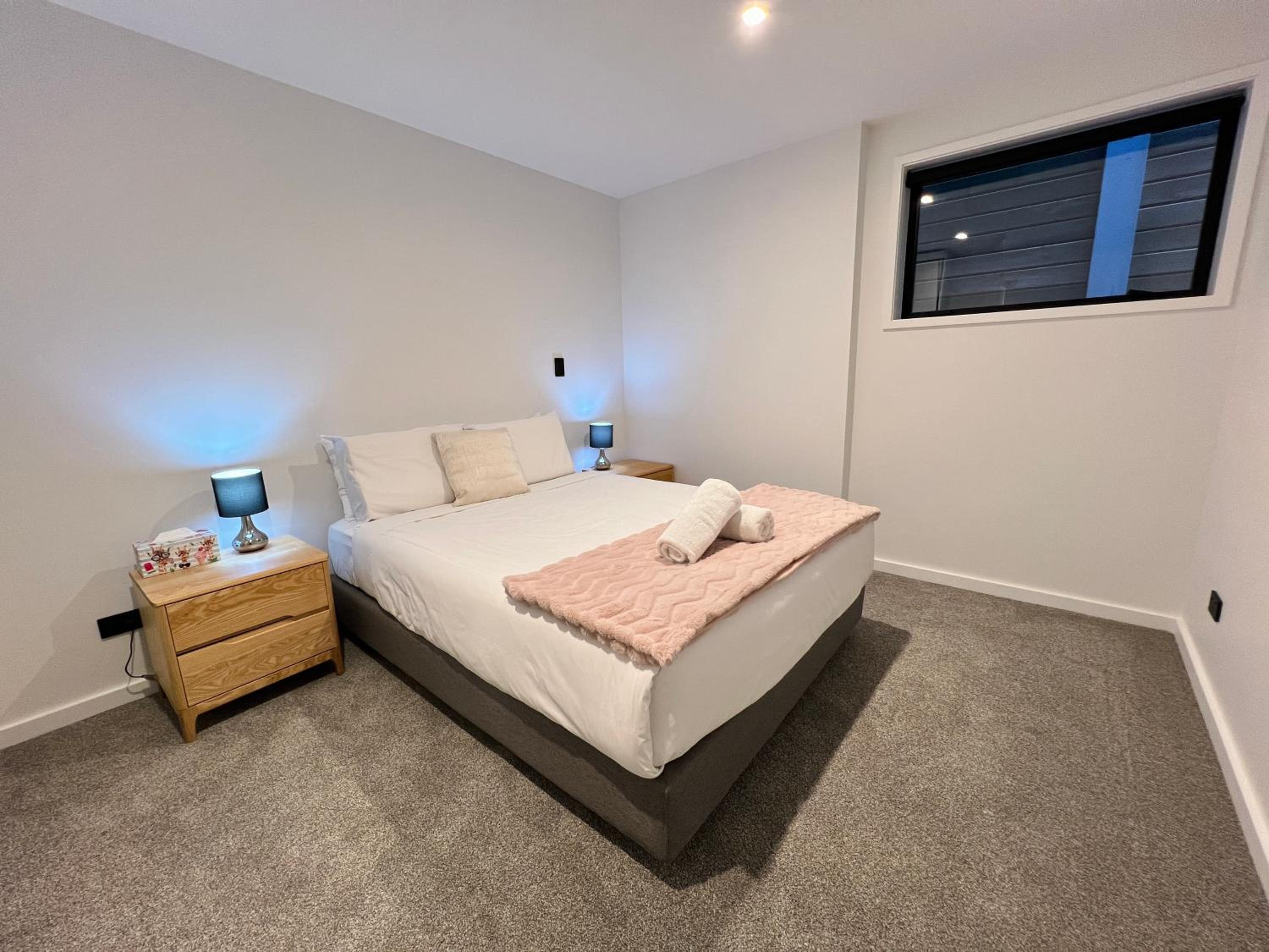 Stunning Lakeview Holiday House Queenstown