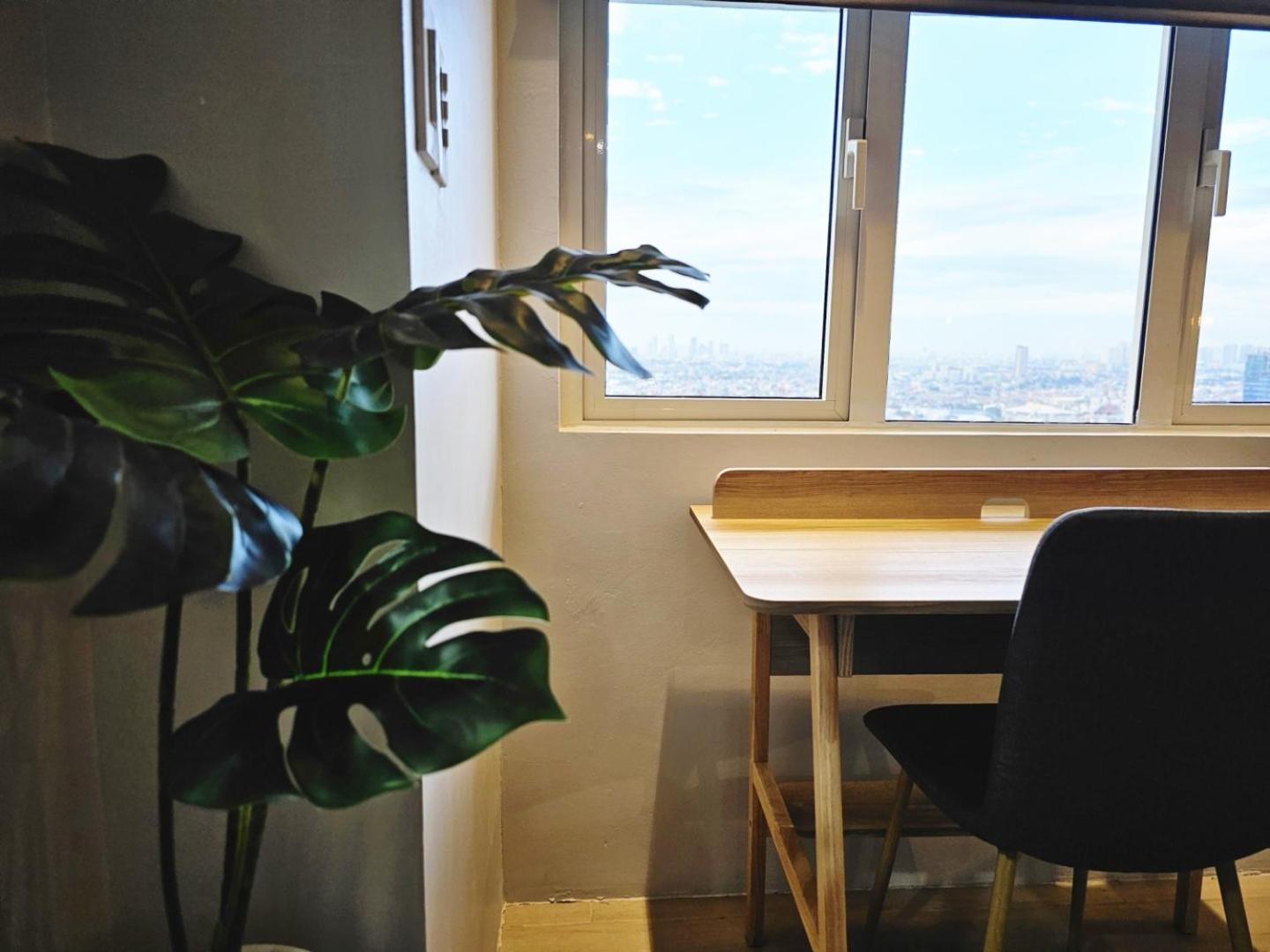 Stylish and Spacious Studio Unit in Makati with Fast Wi-Fi