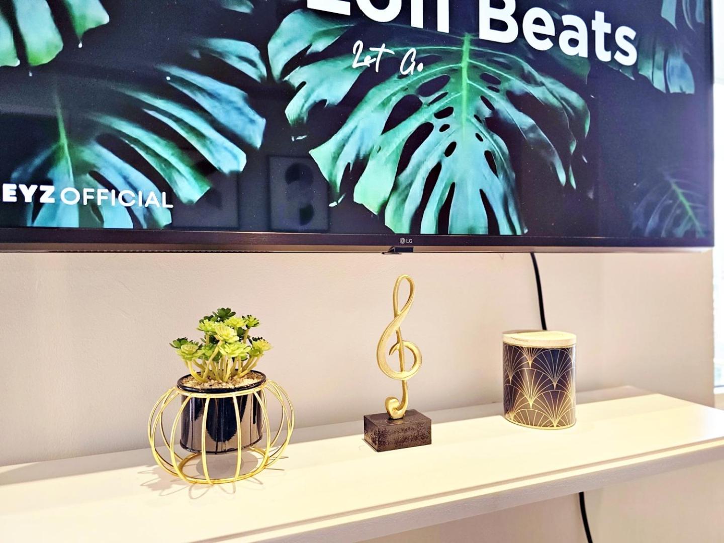 Stylish and Spacious Studio Unit in Makati with Fast Wi-Fi