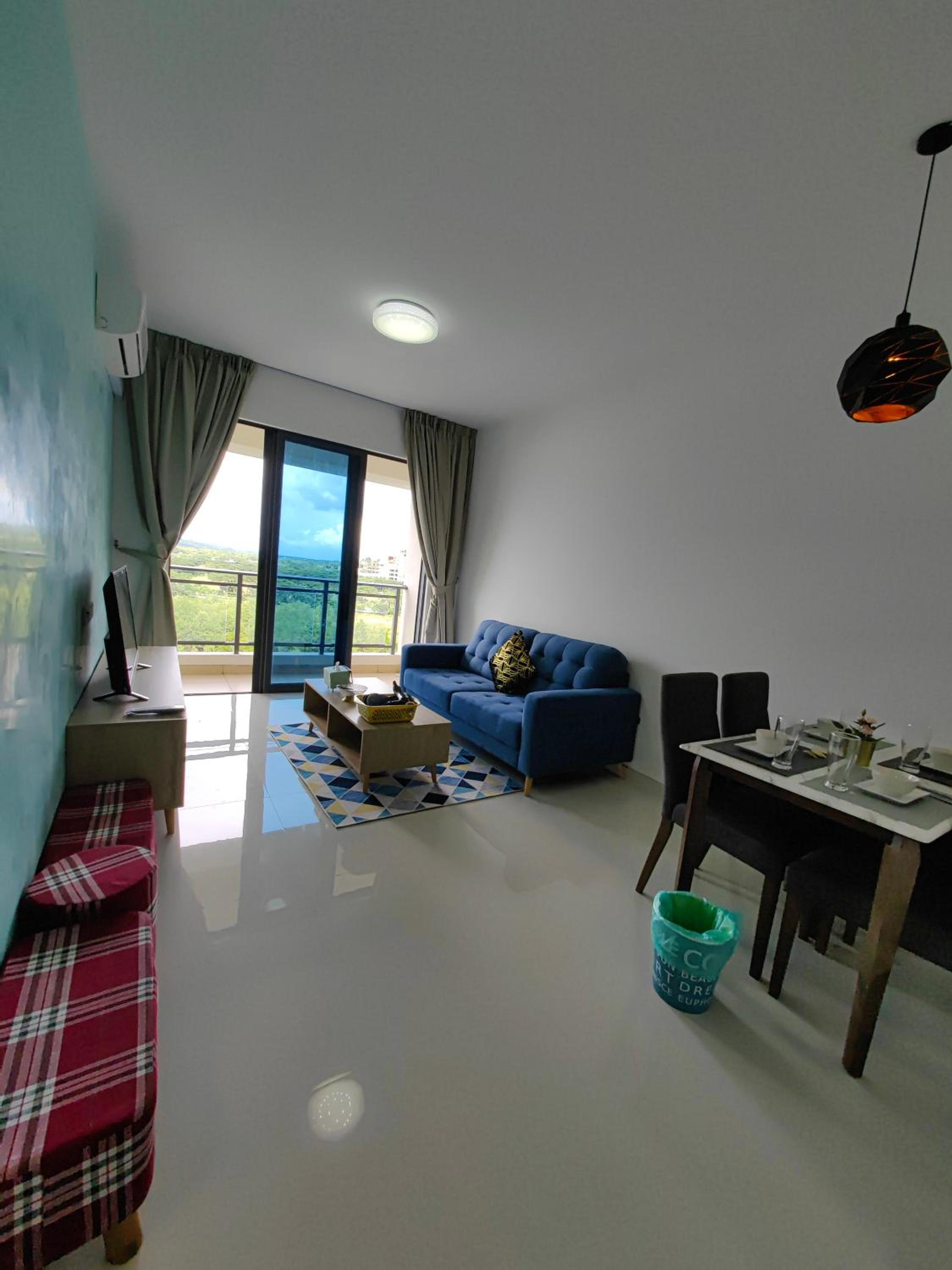 Xtu seaview 1room at Forest City view 5
