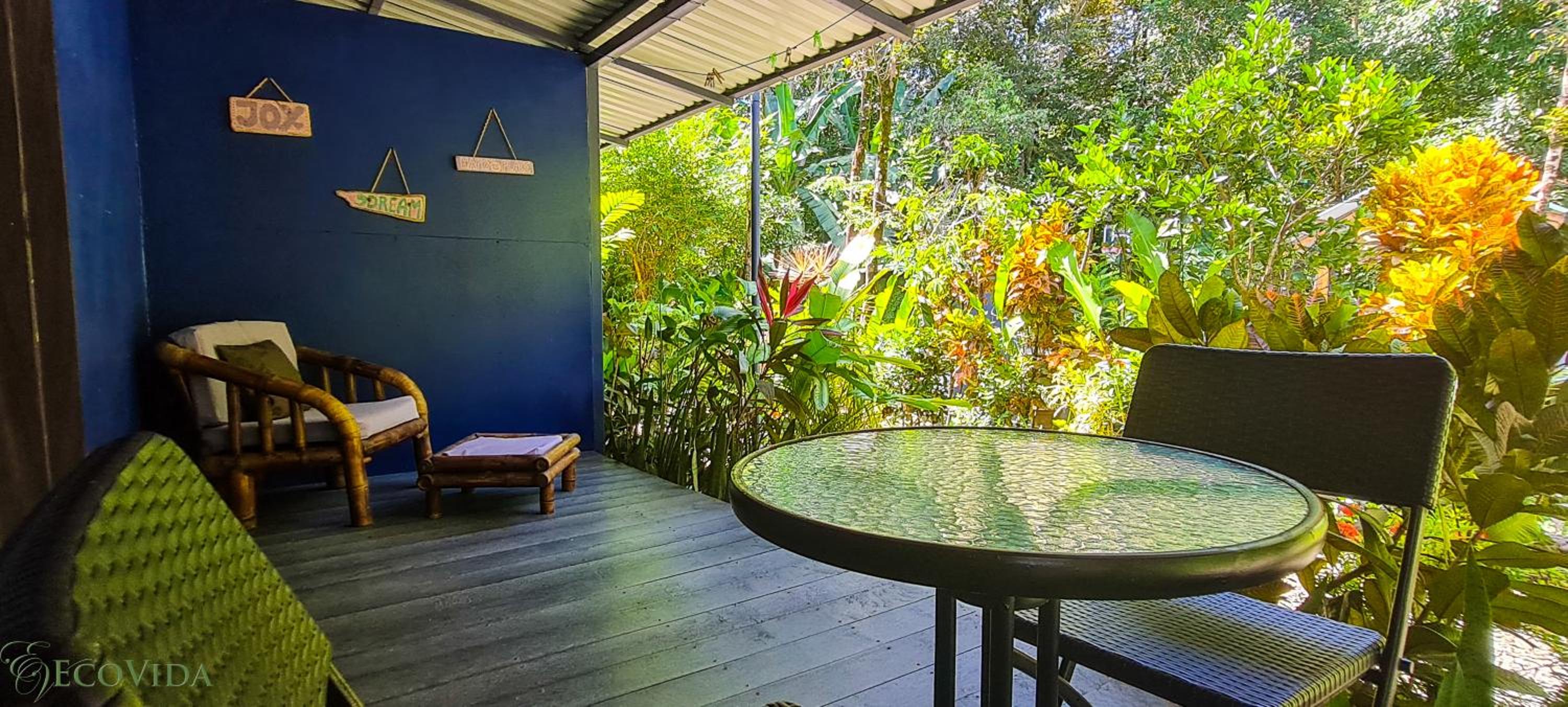 Cabina Azul in Bejuco Beach with queen bed but no air conditioning