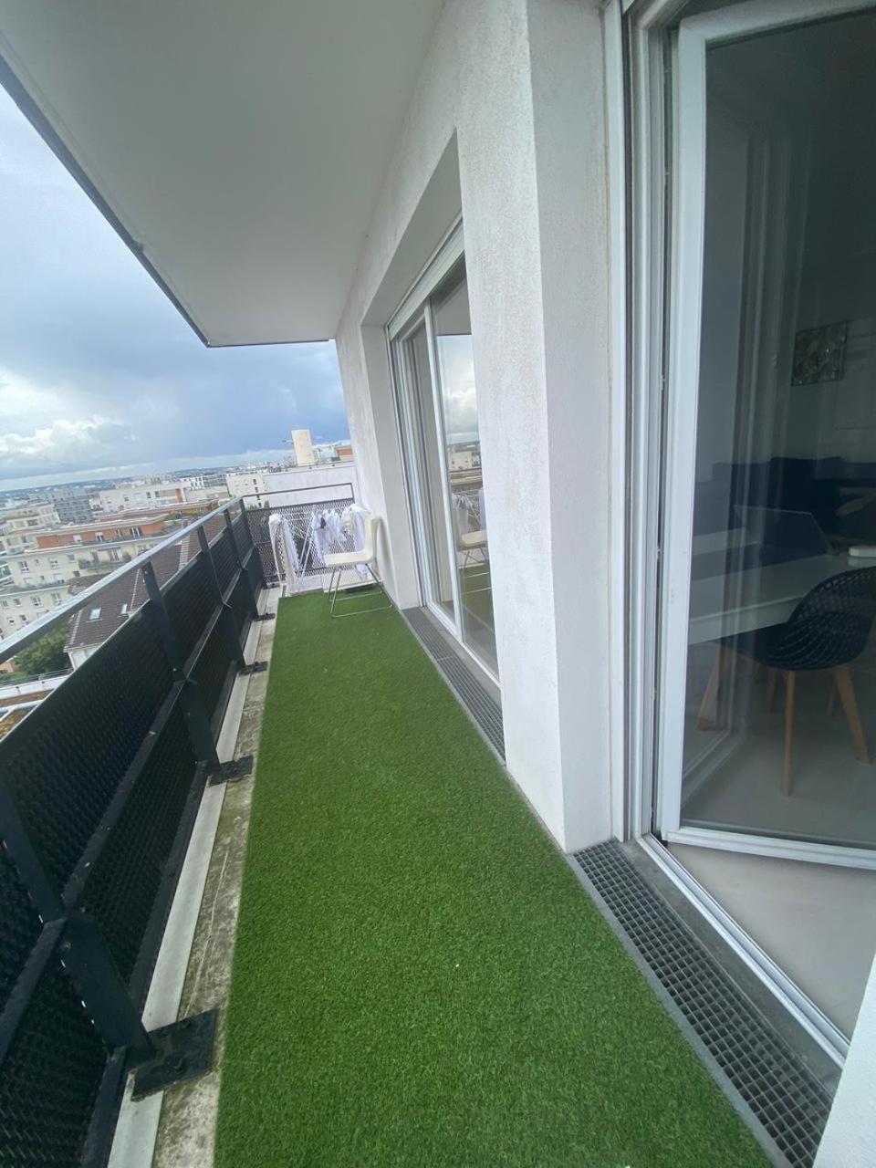 Appart vue 360°, Paris, Parking