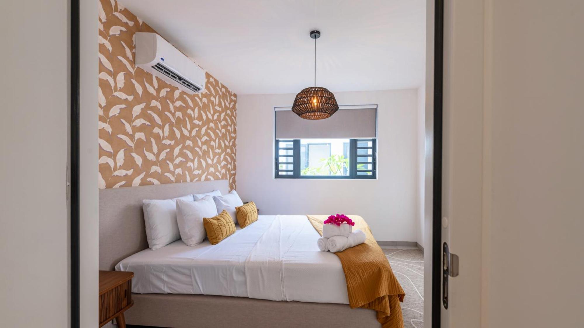 Palm Suite - Newly constructed poolside apartment just minutes from the beach
