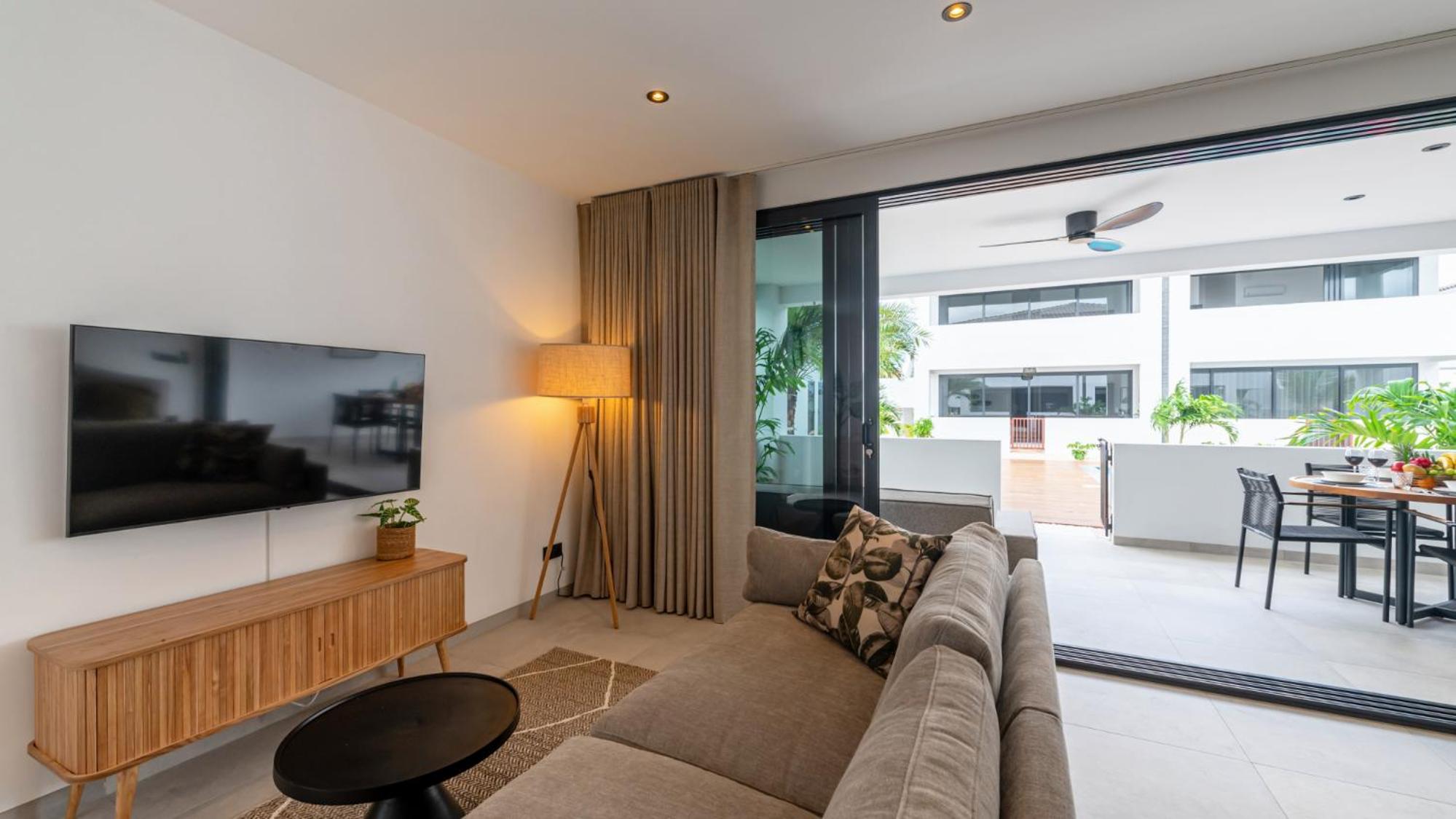 Palm Suite - Newly constructed poolside apartment just minutes from the beach