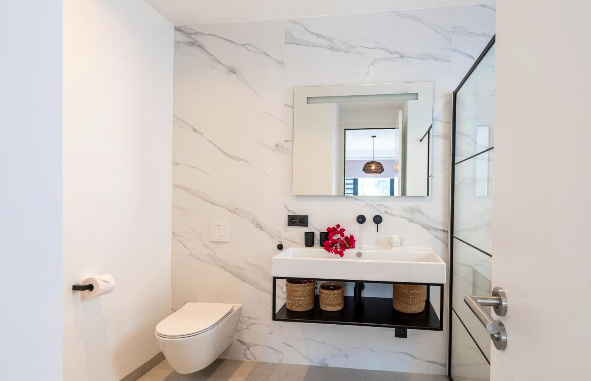 Palm Suite - Newly constructed poolside apartment just minutes from the beach