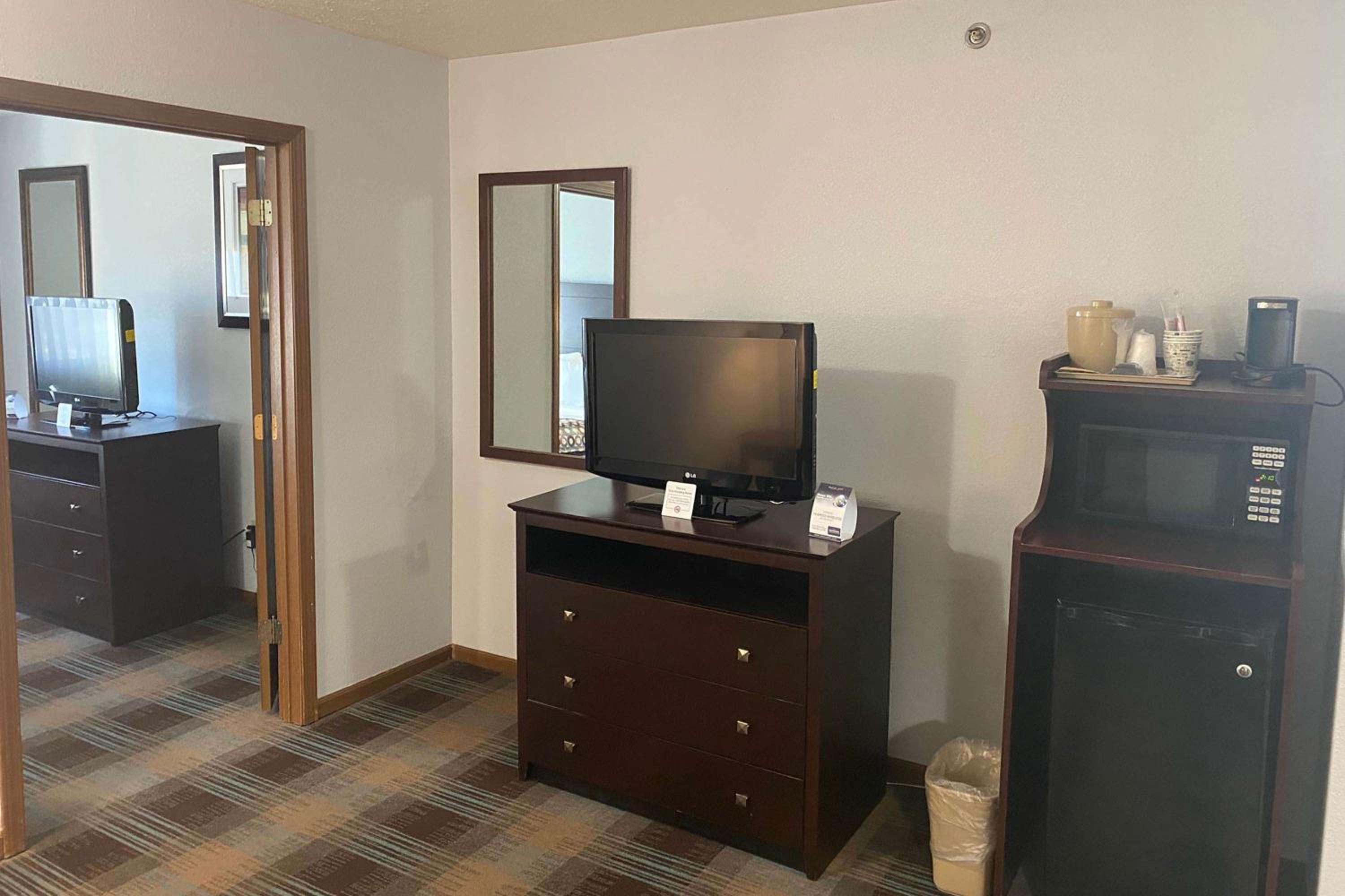 Danville Vacations - Baymont by Wyndham Danville IL - Property Image 6