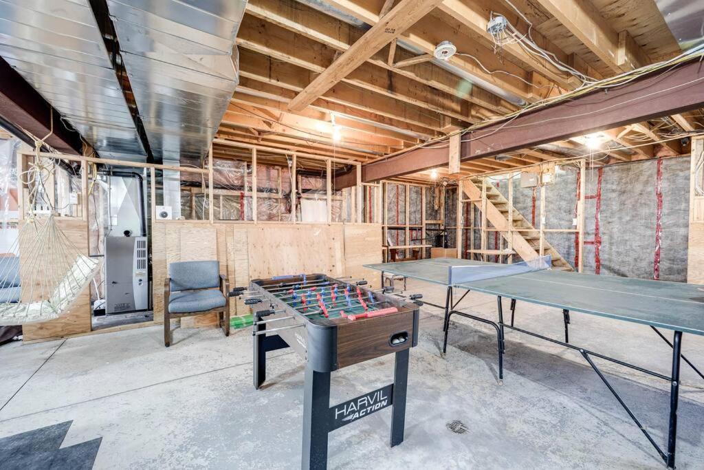 Waterfront Cottage with Sunsets, BBQ and Yard