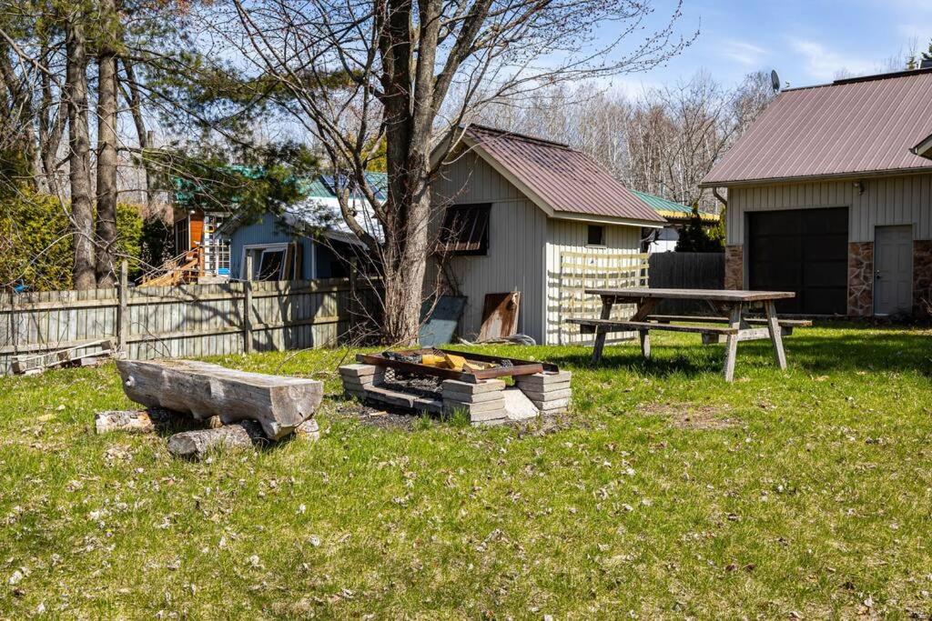 Waterfront Cottage with Sunsets, BBQ and Yard