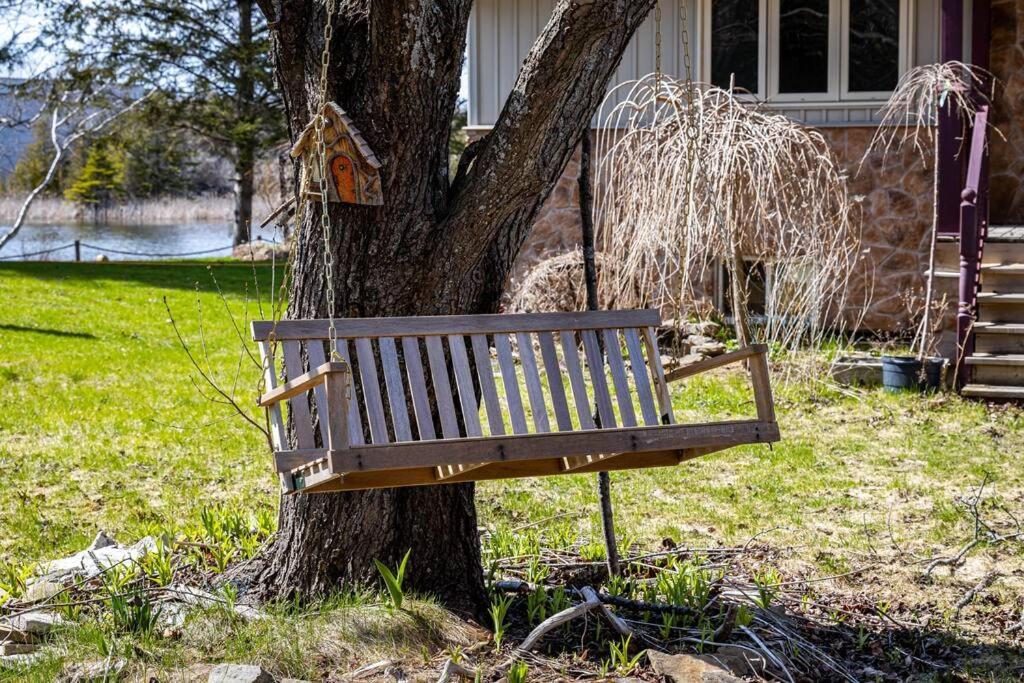 Waterfront Cottage with Sunsets, BBQ and Yard