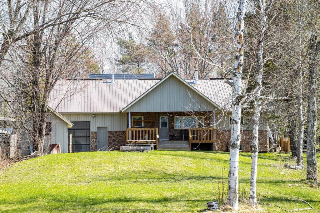 Waterfront Cottage with Sunsets, BBQ and Yard