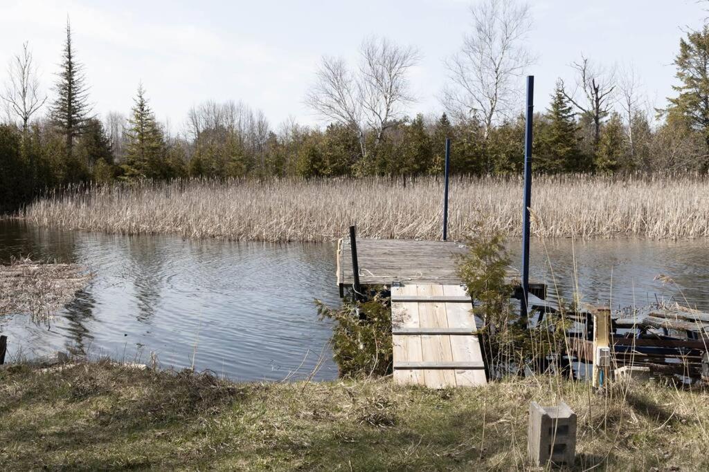 Waterfront Cottage with Sunsets, BBQ and Yard