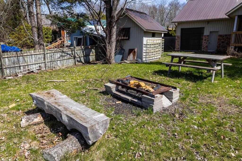 Waterfront Cottage with Sunsets, BBQ and Yard