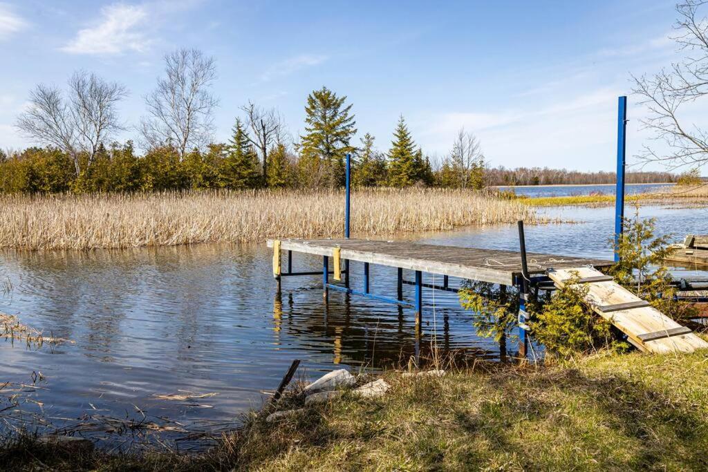Waterfront Cottage with Sunsets, BBQ and Yard