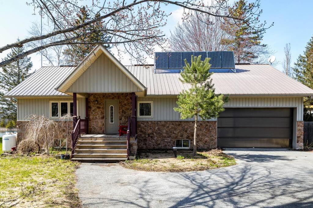 Waterfront Cottage with Sunsets, BBQ and Yard