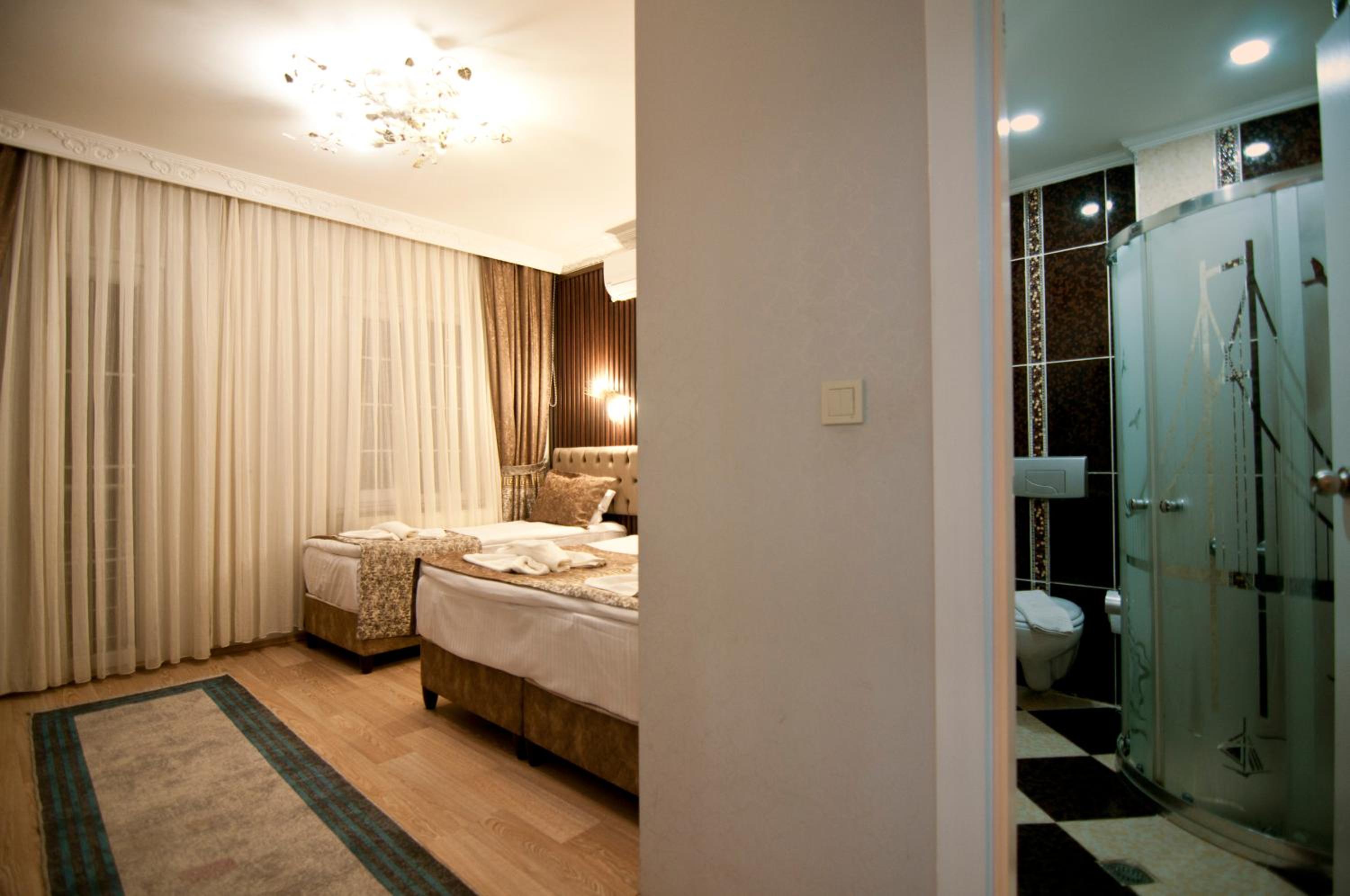 Hotel Broken Column - Image 94