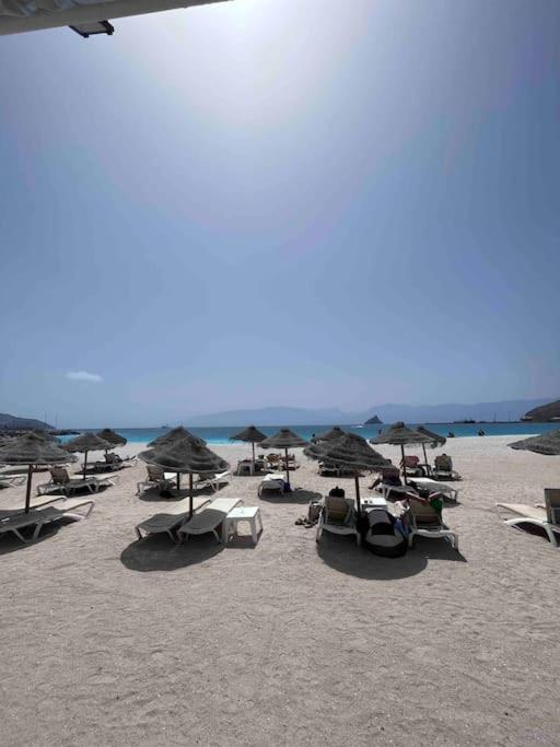 Bliss Apartments T0 - Maria (On the beach)