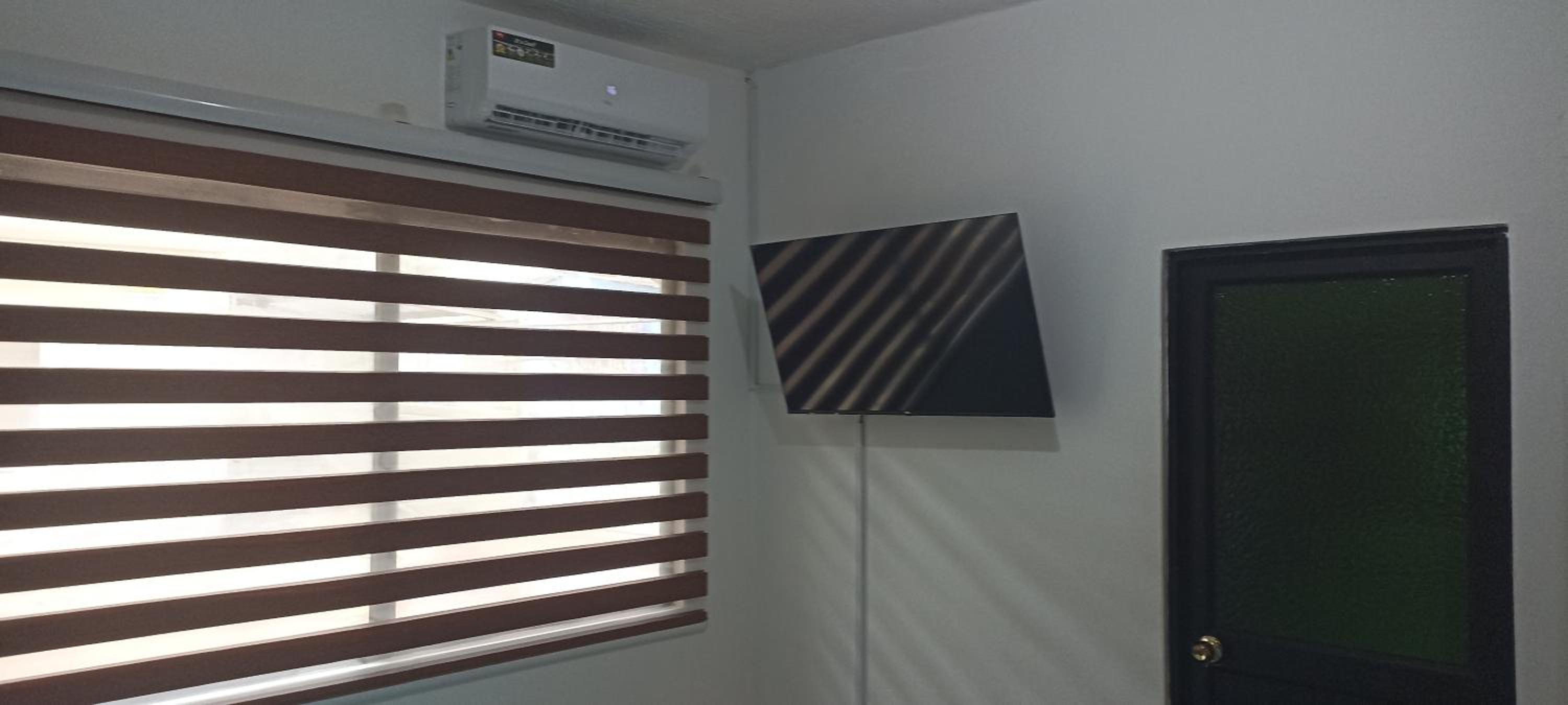 Teresita's House Suites con cocina privada , ideal para parejas, AC, wifi agua caliente, cerca del aeropuerto, a pocos pasos del malecón San Cristóbal