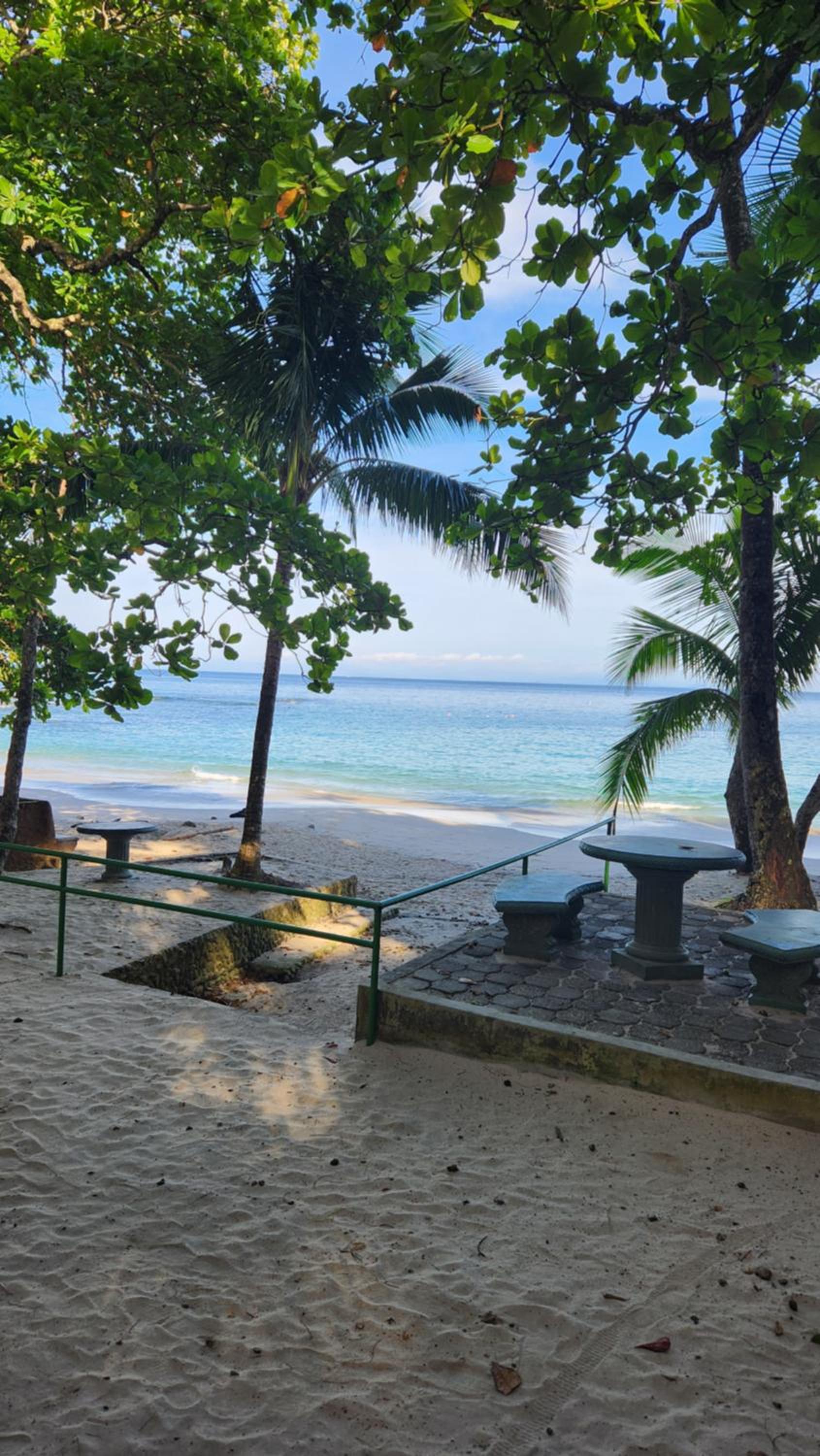 CASA MARIPOSA en Punta Leona a 500 metros de la playa FULL EQUIPADA Espacio y precio a tu medida Posibilidad de alquilar la casa entera, dos apartamentos a