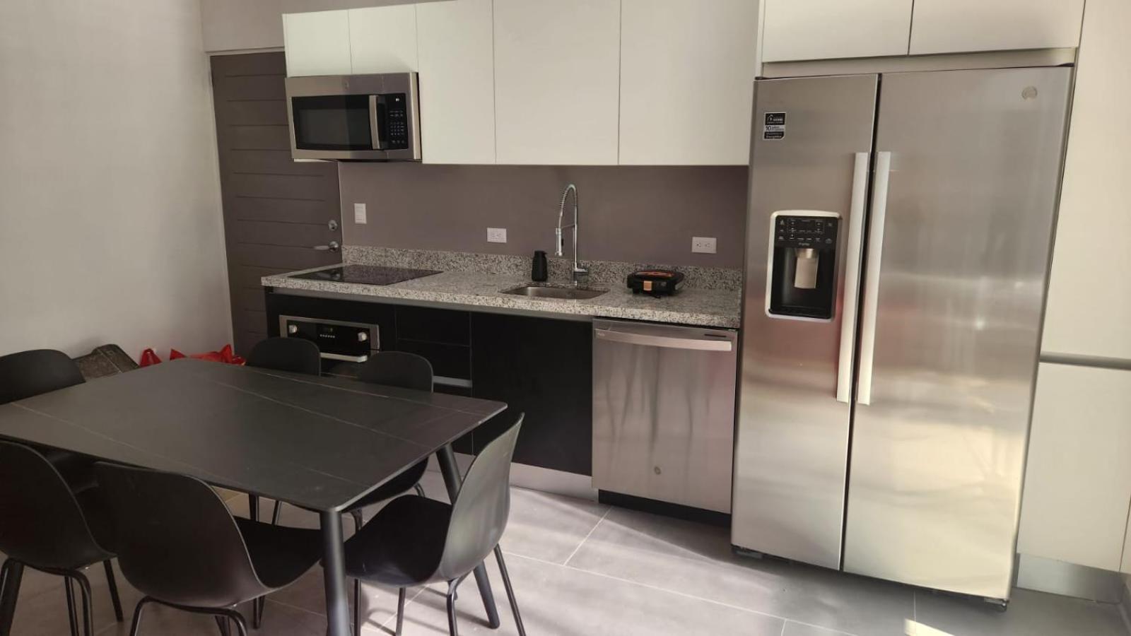 CASA MARIPOSA en Punta Leona a 500 metros de la playa FULL EQUIPADA Espacio y precio a tu medida Posibilidad de alquilar la casa entera, dos apartamentos a