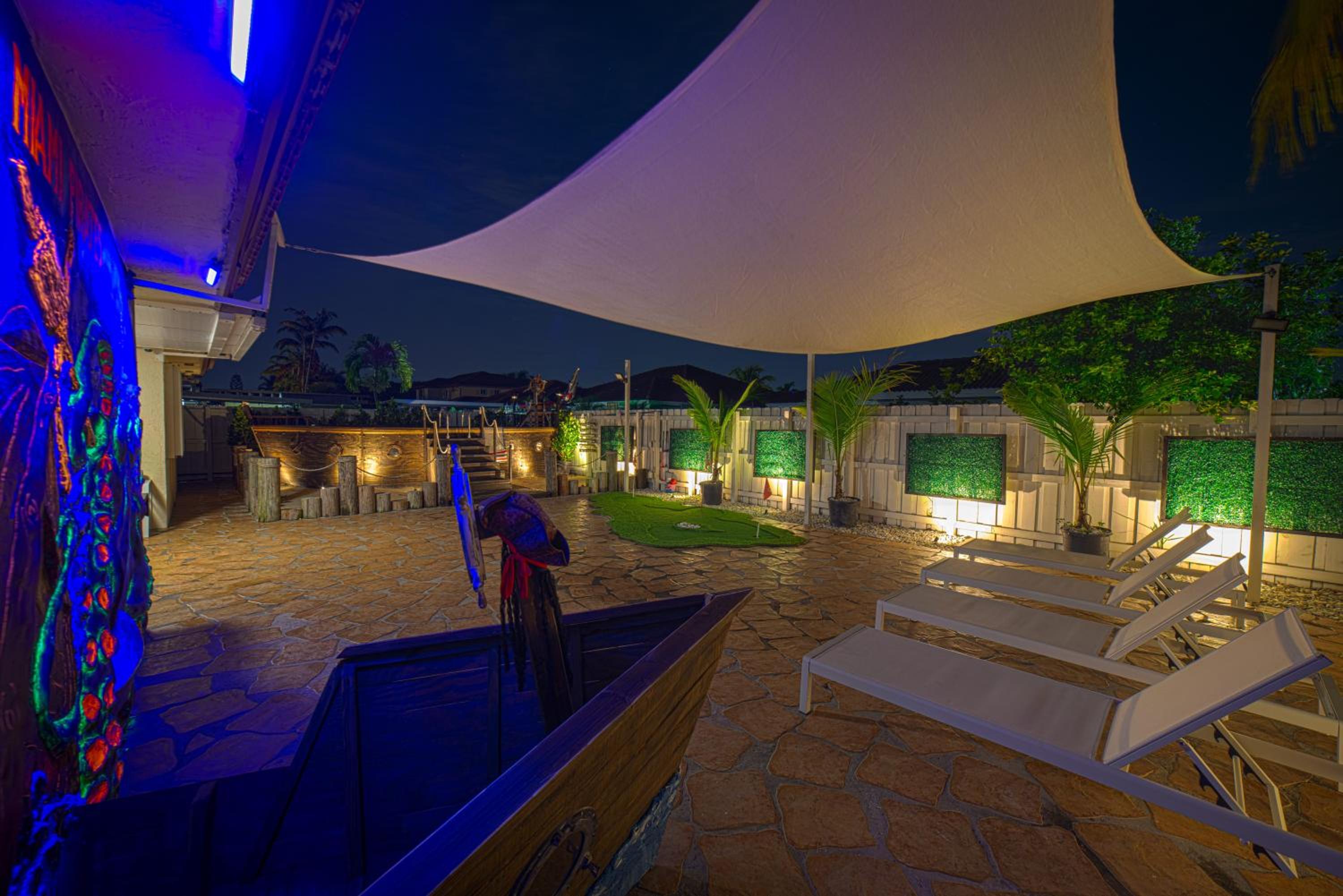 Pirate's Ship Heated Pool 16 Guest Super Mario Theme Room