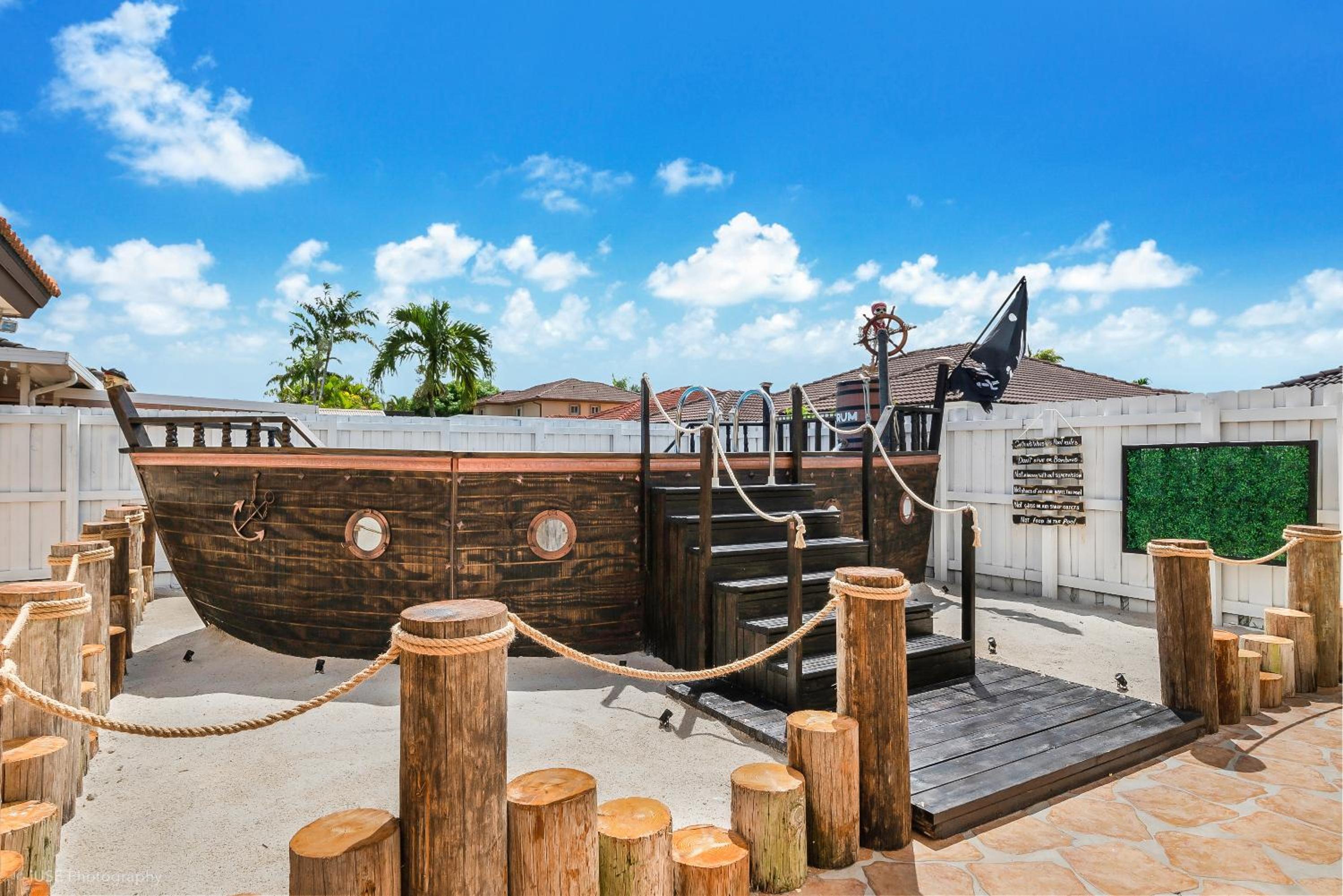 Pirate's Ship Heated Pool 16 Guest Super Mario Theme Room