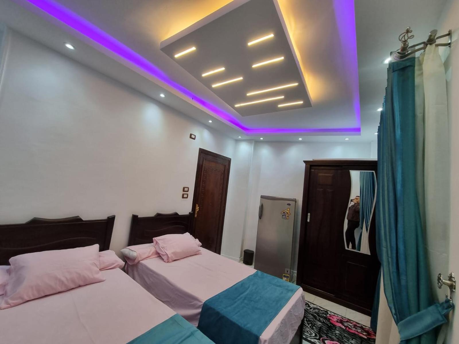 Happy pyramids inn Hotel