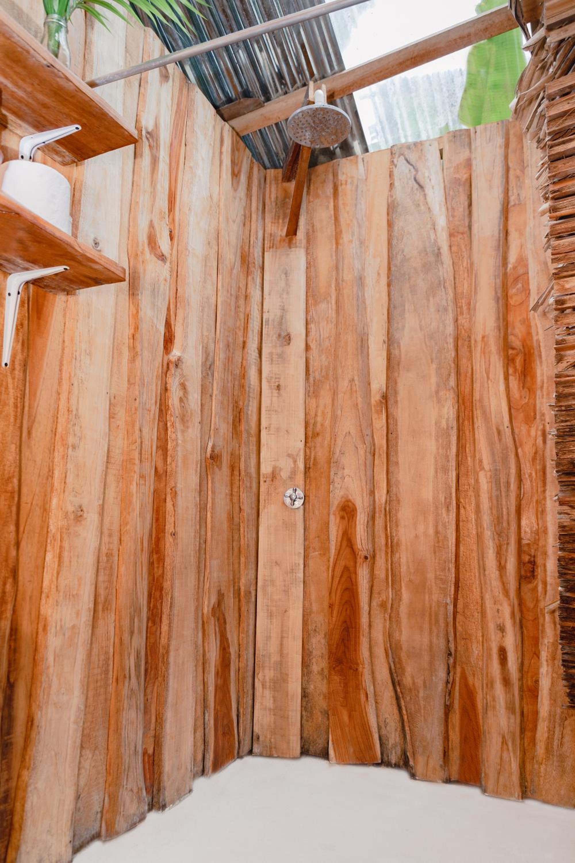 El Gato Rojas Surf Hostel