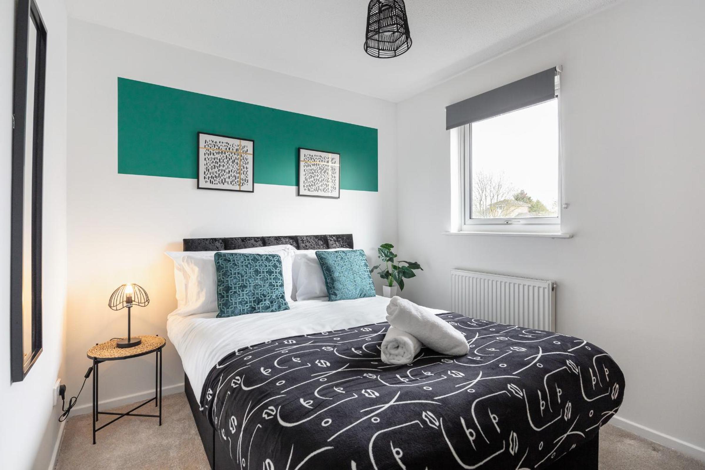 CONTRACTORS, Central MK, Free off street Parking, close to amenities, Managed by Chique Properties Ltd view 2