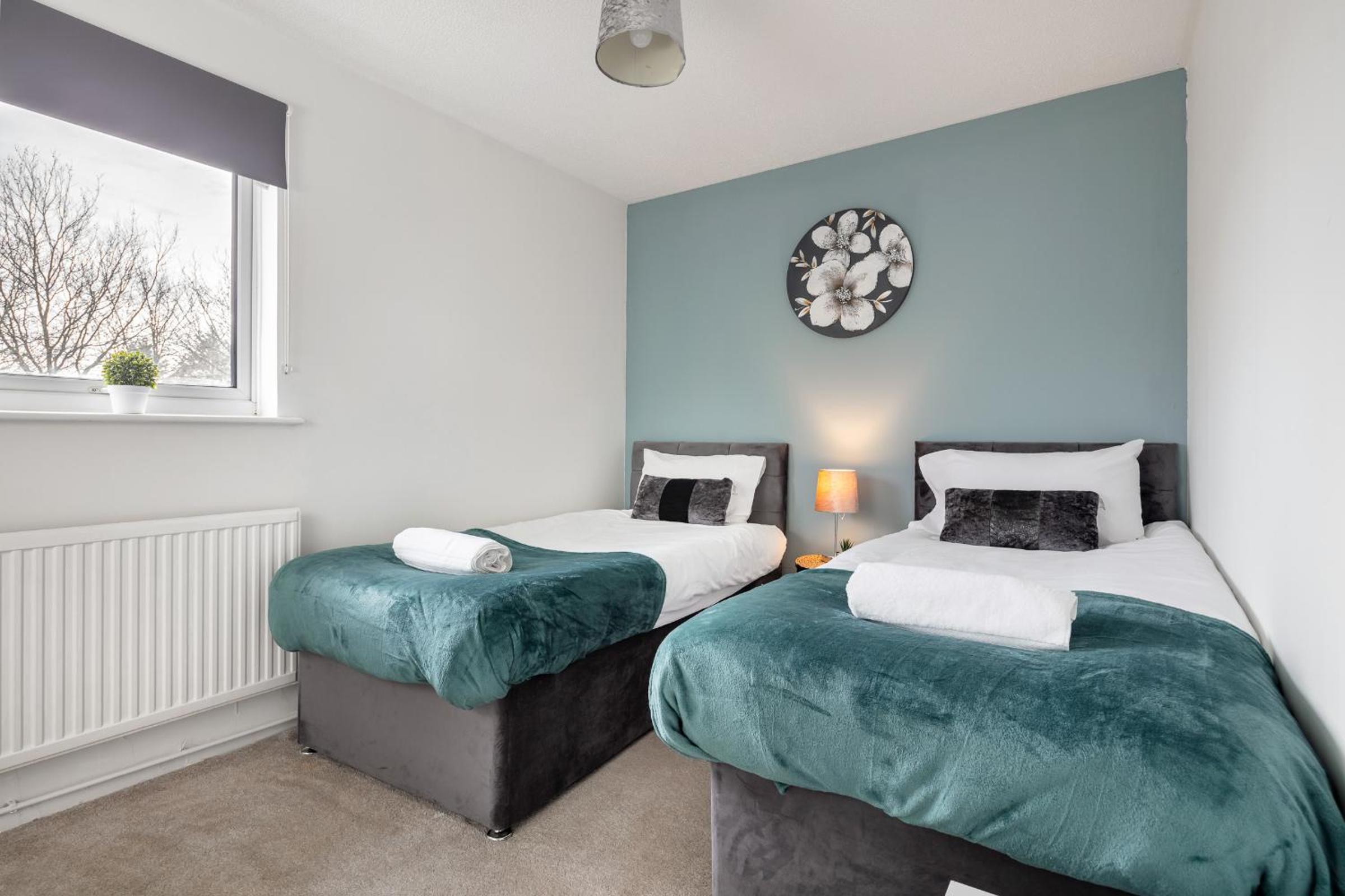 CONTRACTORS, Central MK, Free off street Parking, close to amenities, Managed by Chique Properties Ltd view 4